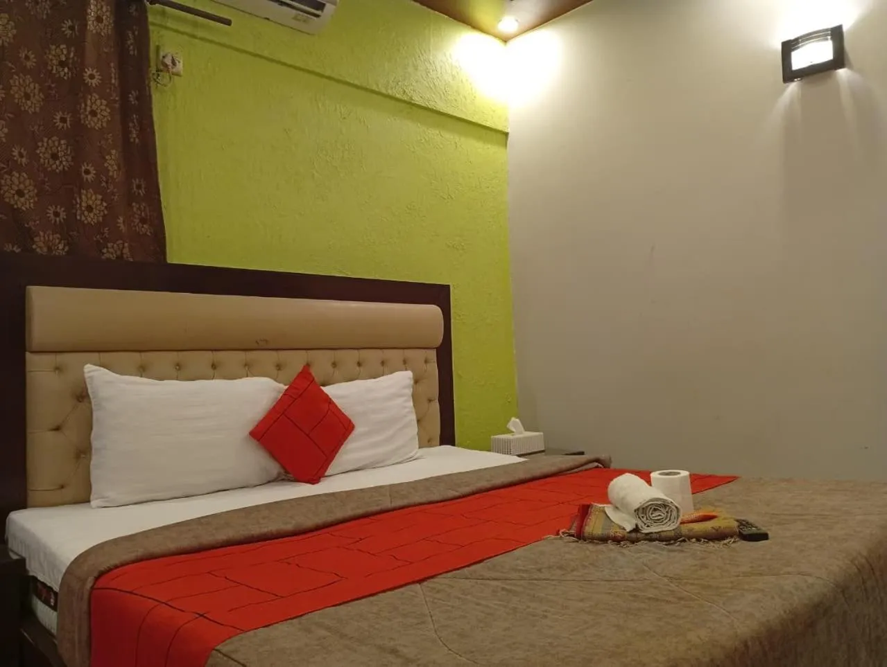 Bed in GOHO Rooms Badar