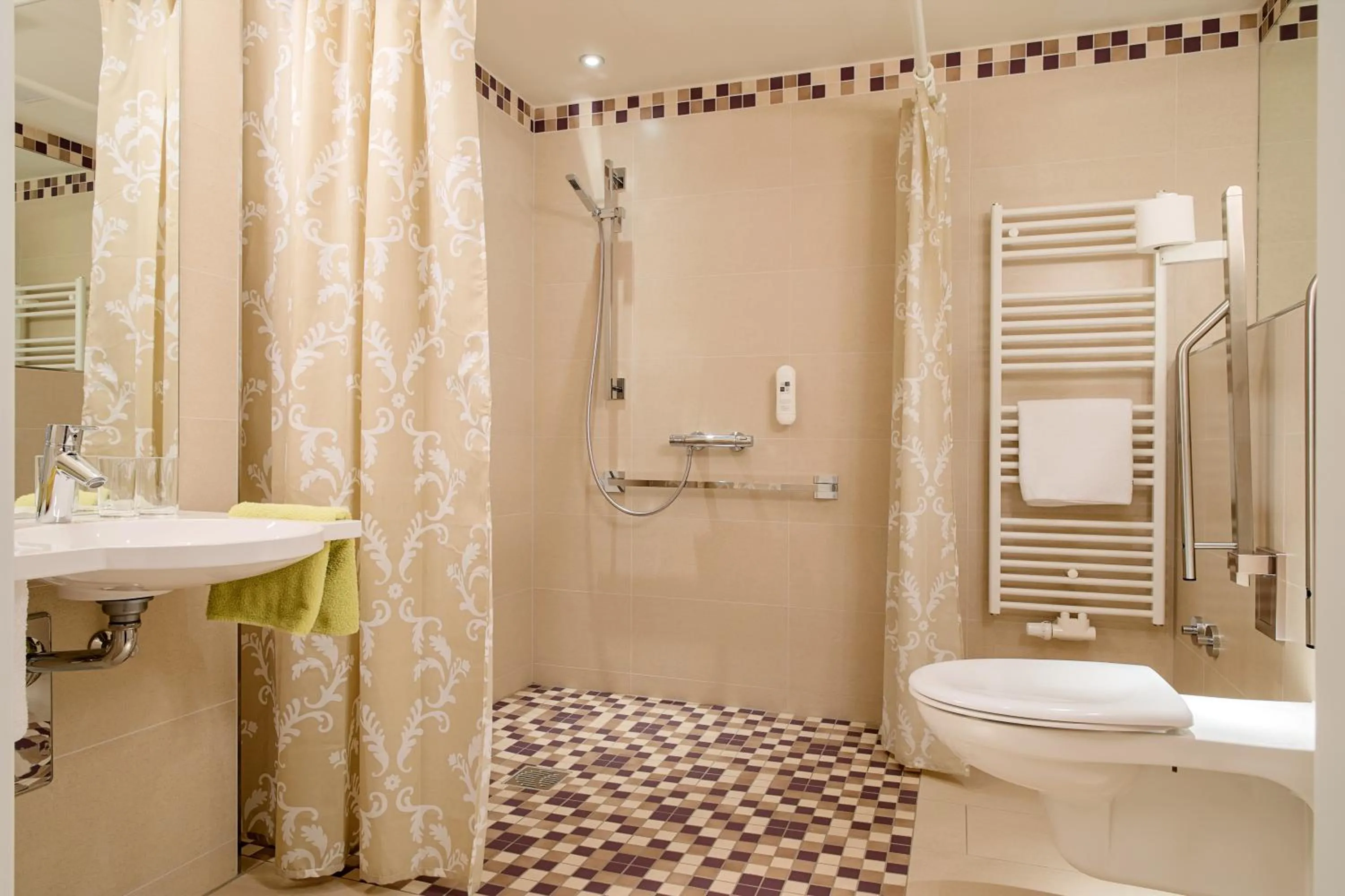 Shower in Hotel Spreeblick