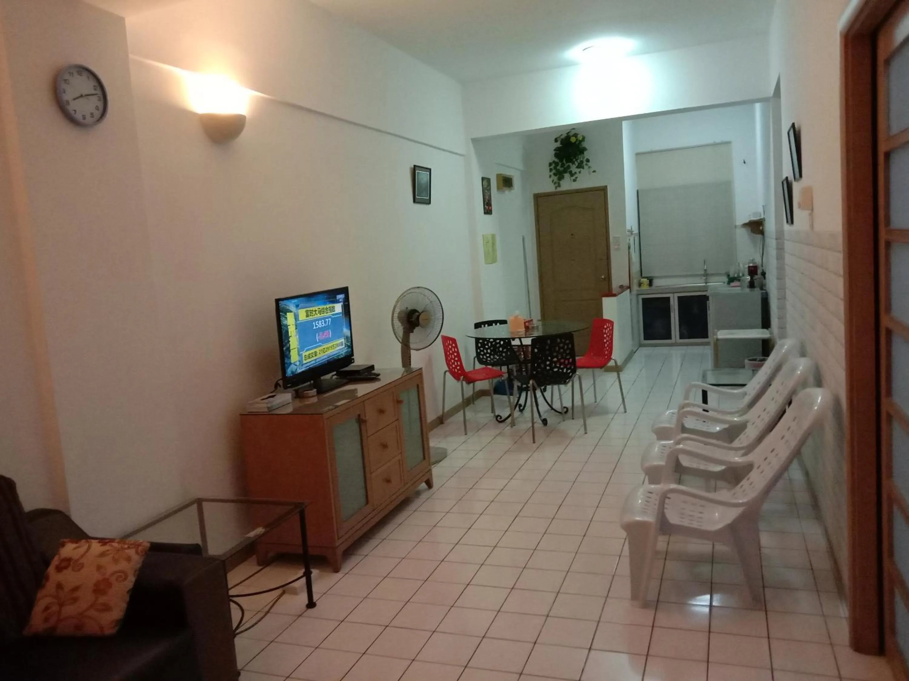 Paradise Lagoon apartment