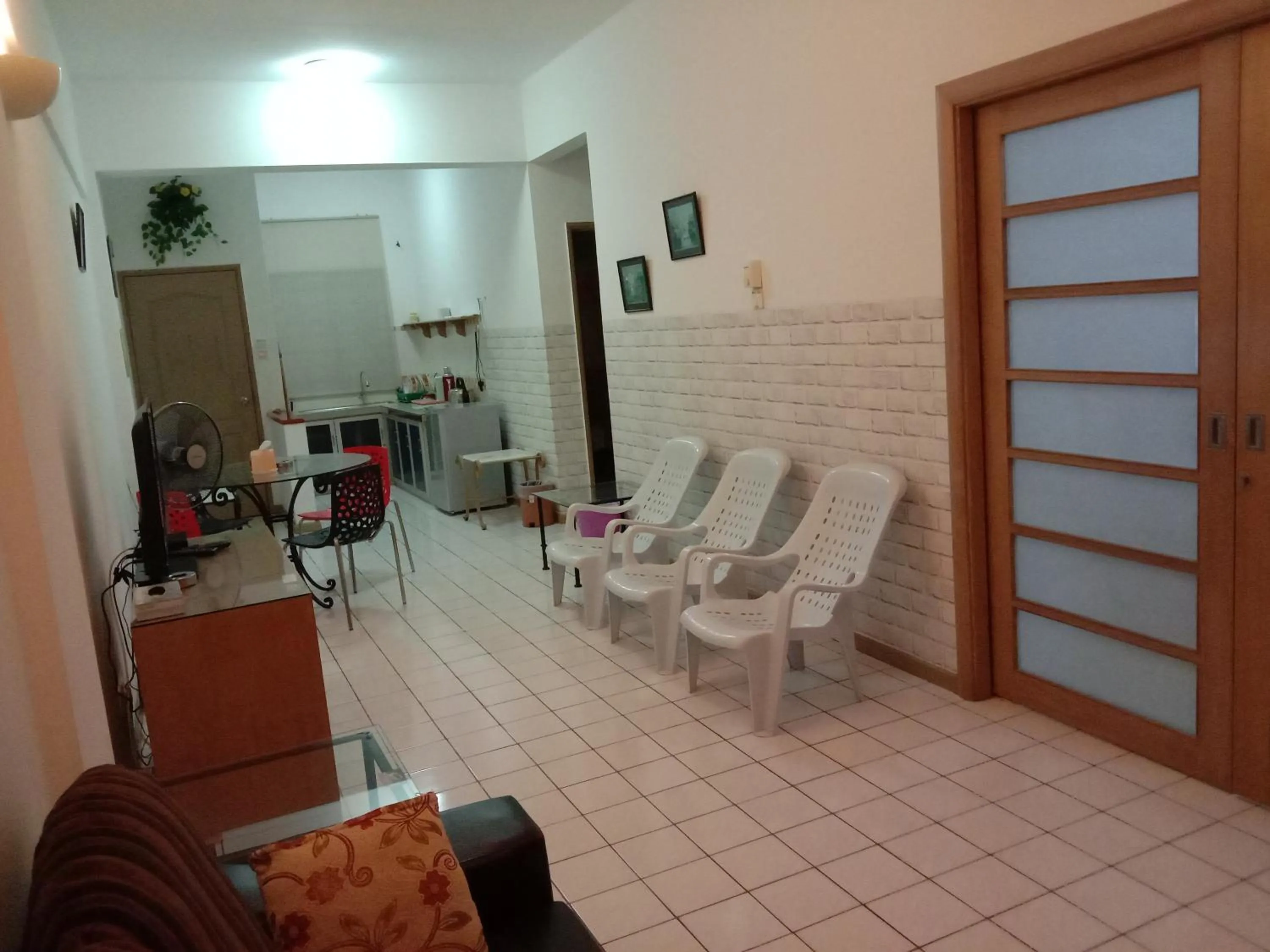 Paradise Lagoon apartment