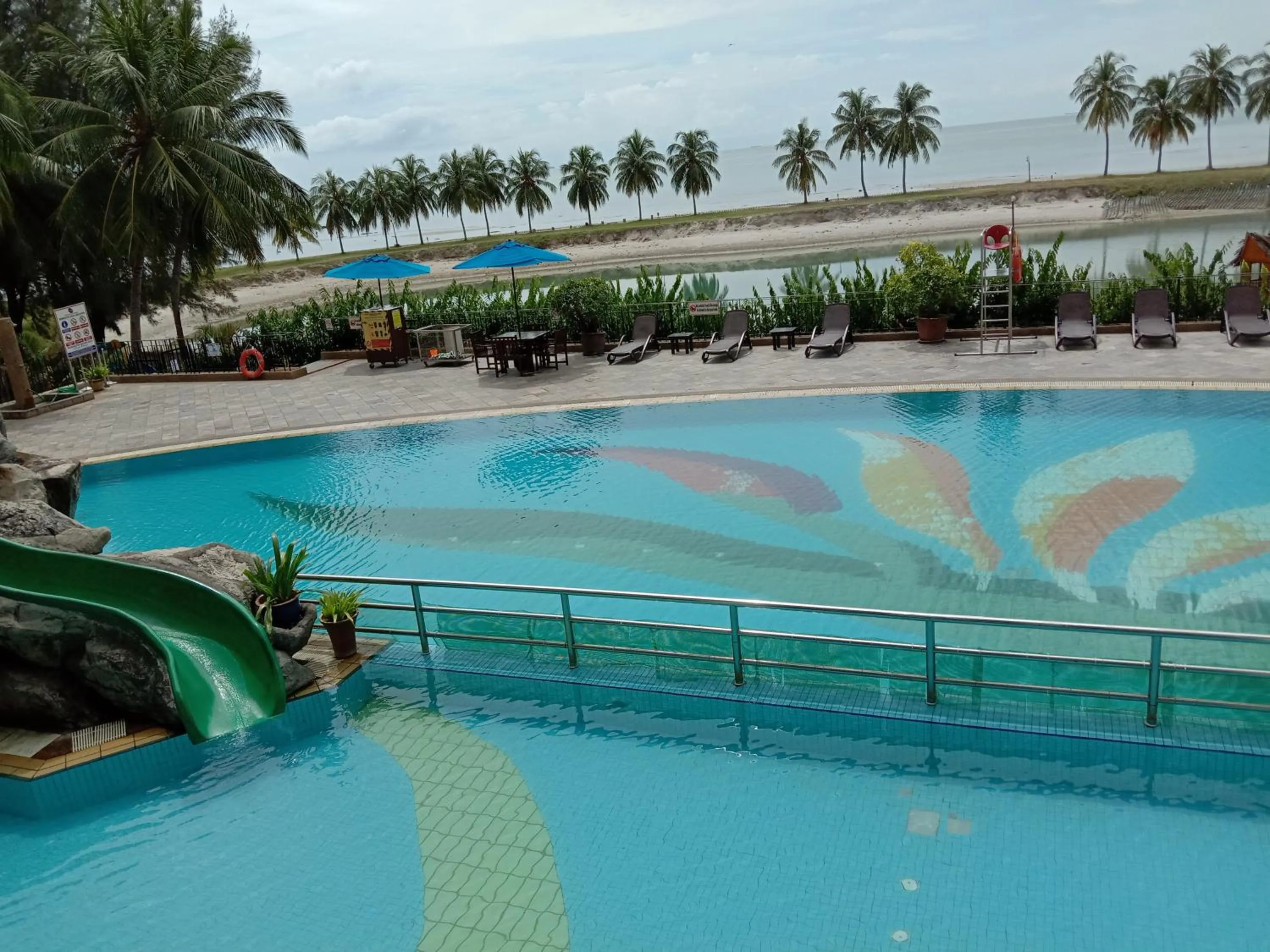 Paradise Lagoon apartment