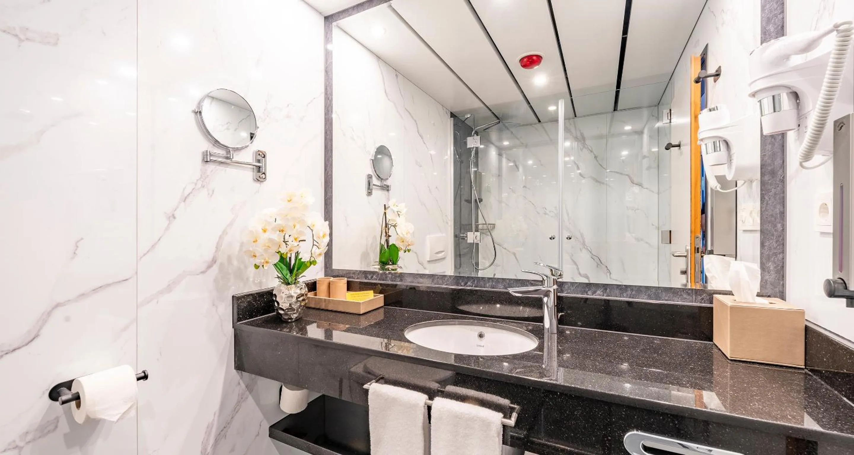 Bathroom in PLAZA Premium Parkhotel Neu-Ulm