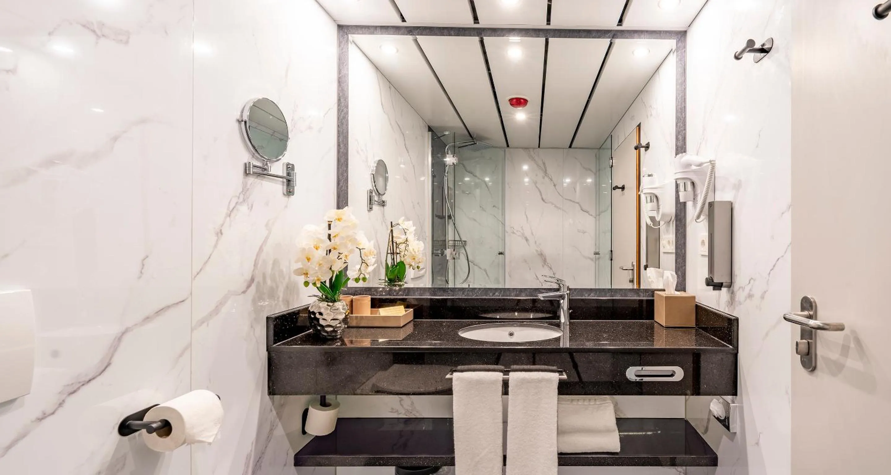 Bathroom in PLAZA Premium Parkhotel Neu-Ulm