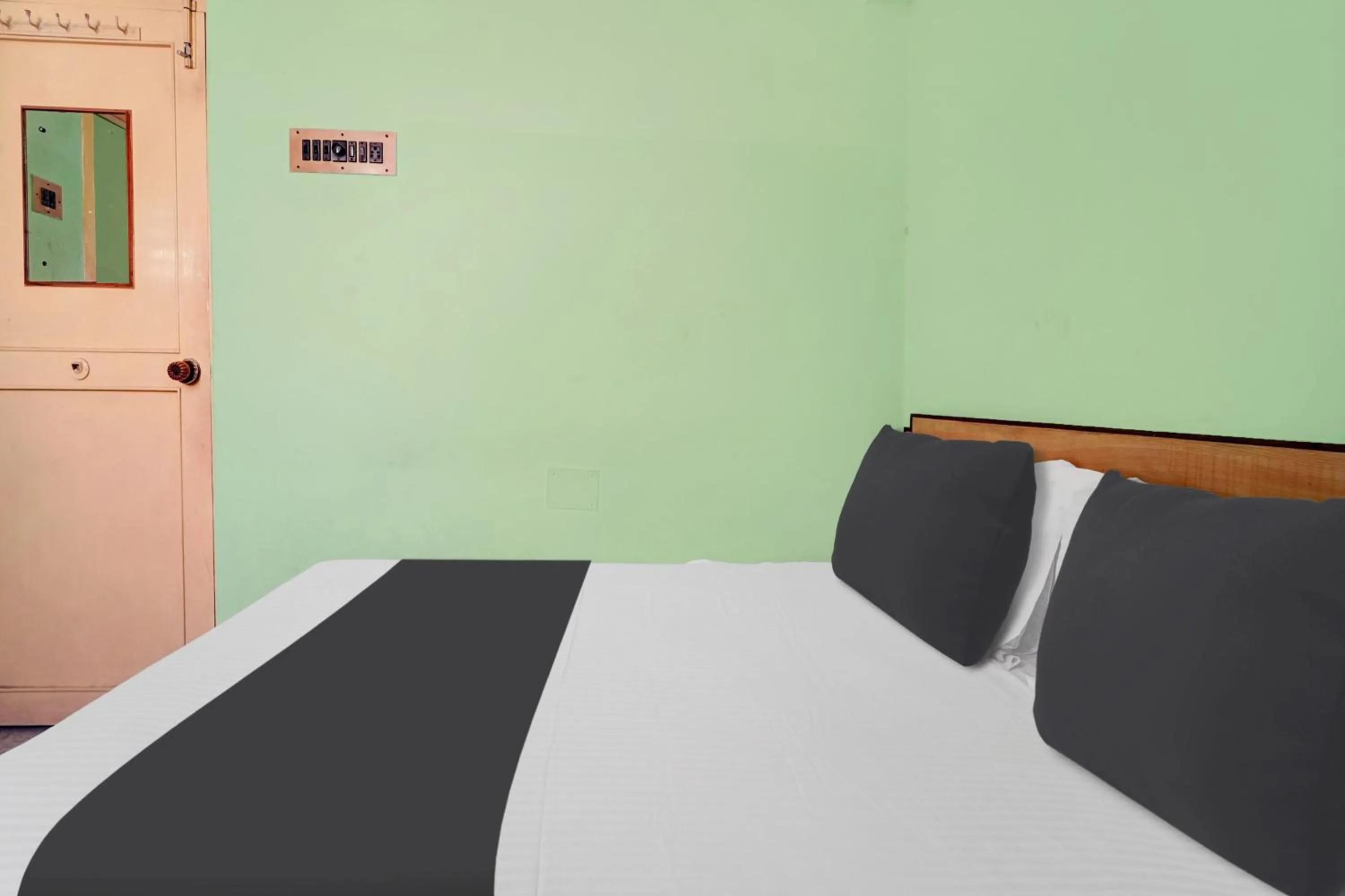 Bedroom, Bed in Hotel O Rainbow Stays