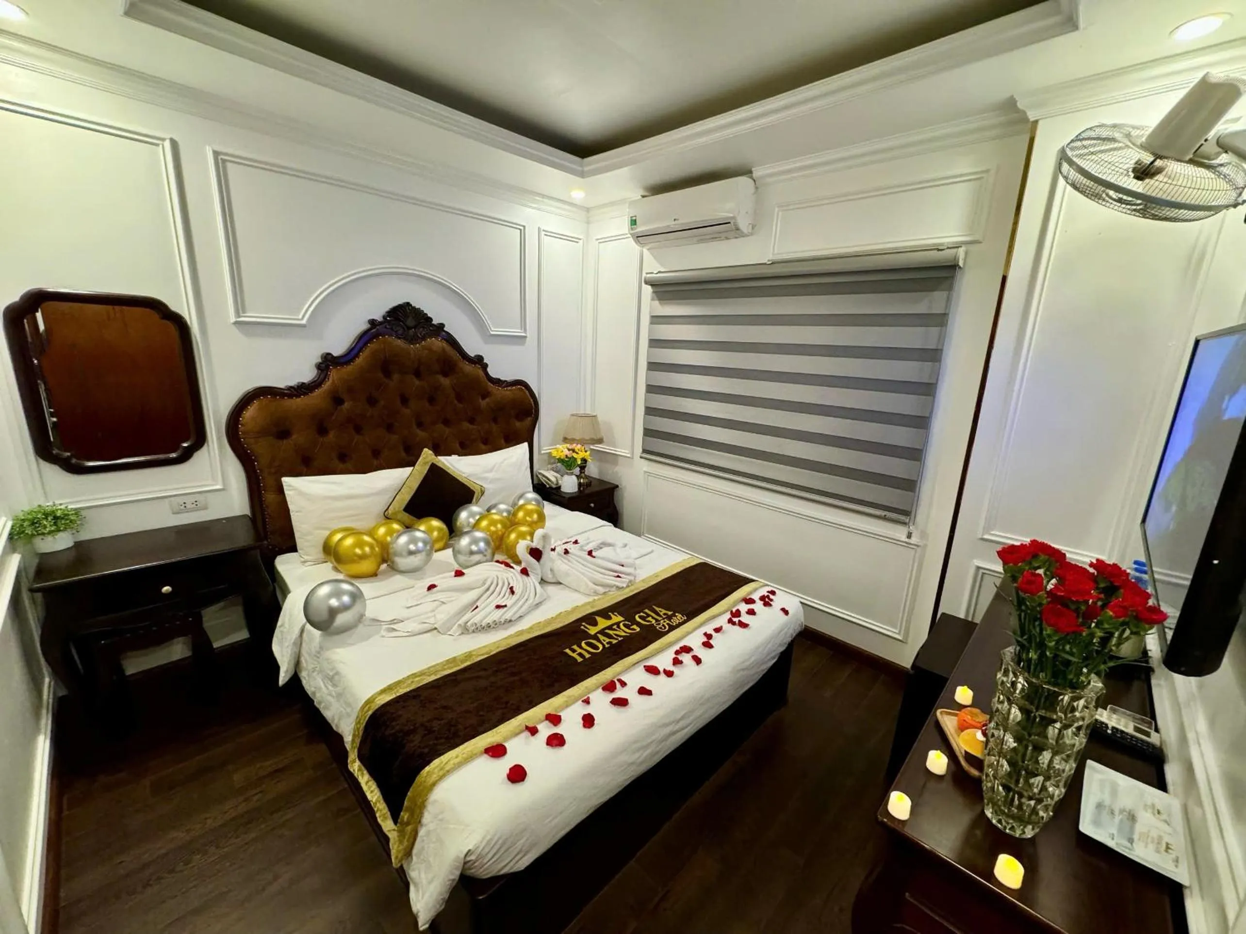 TV and multimedia, Bed in Hoàng Gia Hotel Nhân Hòa