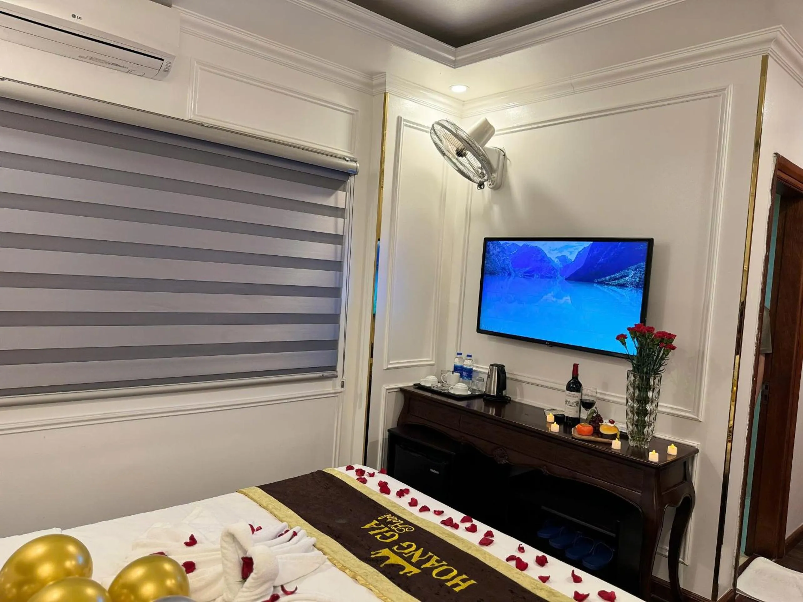 Evening entertainment in Hoàng Gia Hotel Nhân Hòa