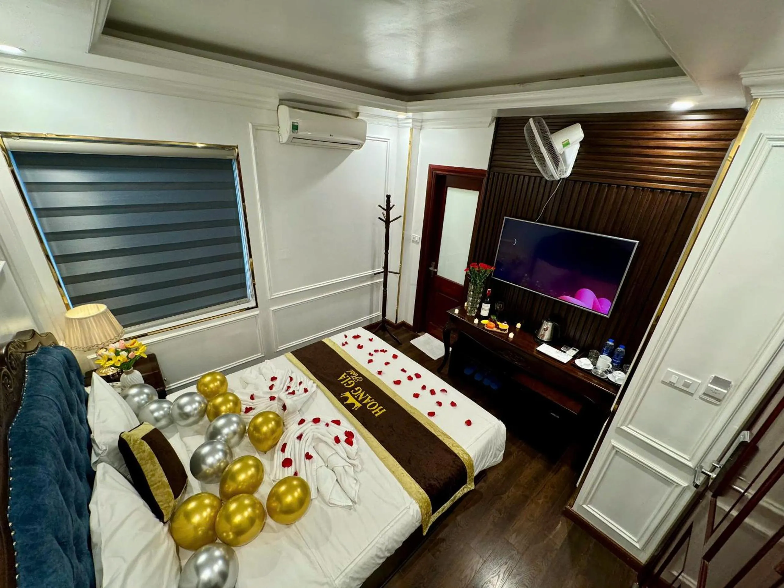 Photo of the whole room, Bed in Hoàng Gia Hotel Nhân Hòa