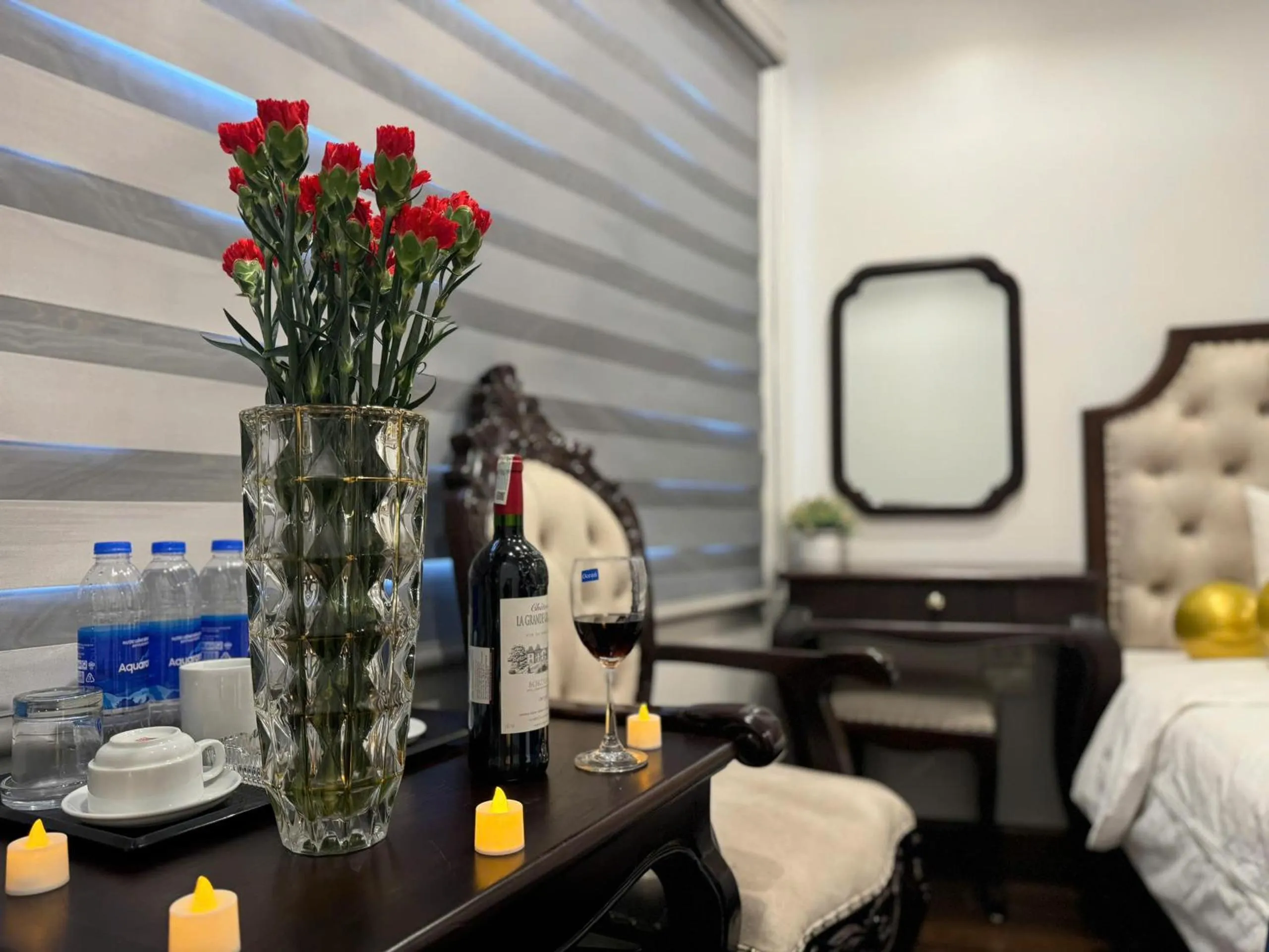 Seating area, Bed in Hoàng Gia Hotel Nhân Hòa