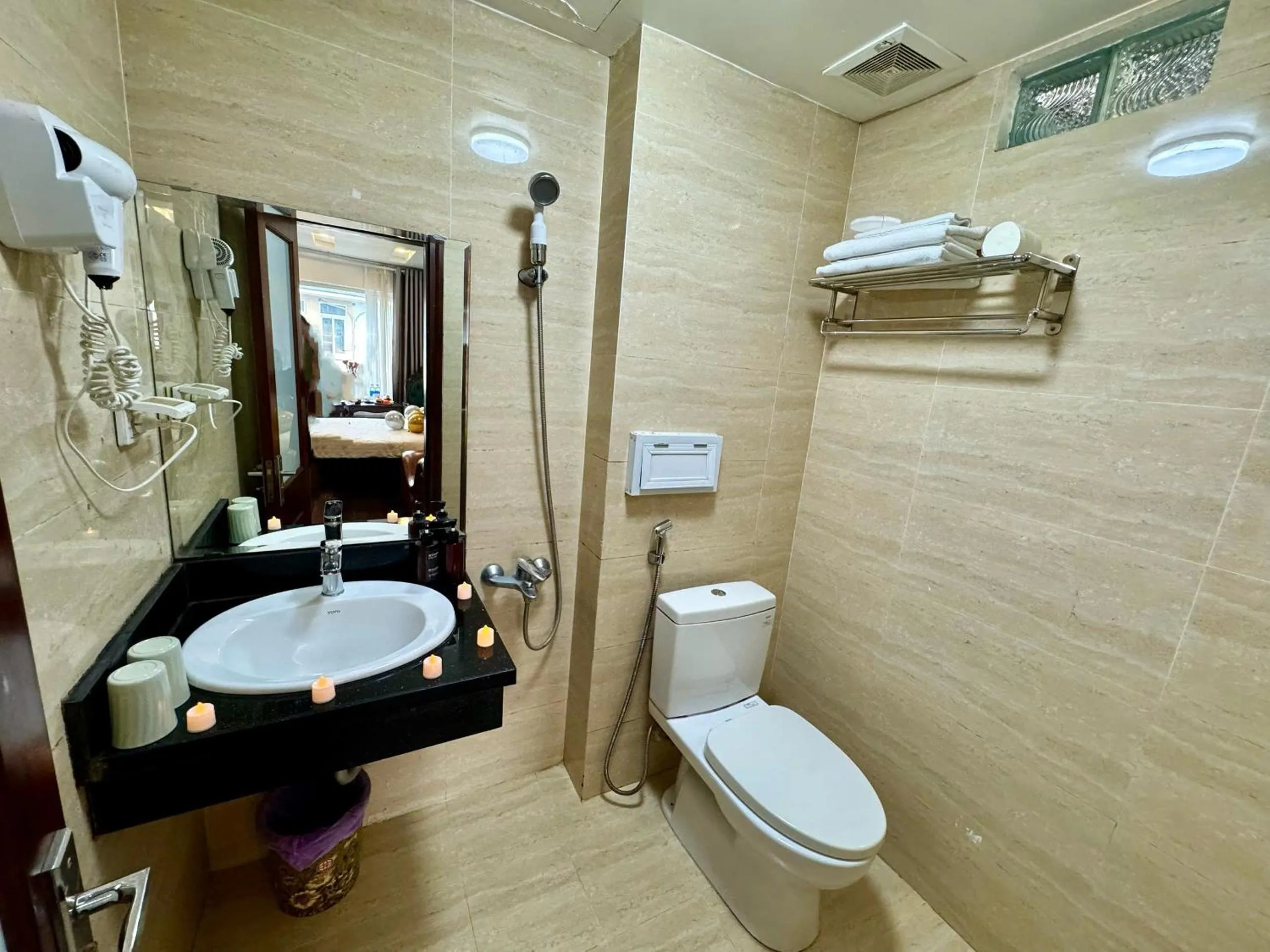 Shower in Hoàng Gia Hotel Nhân Hòa