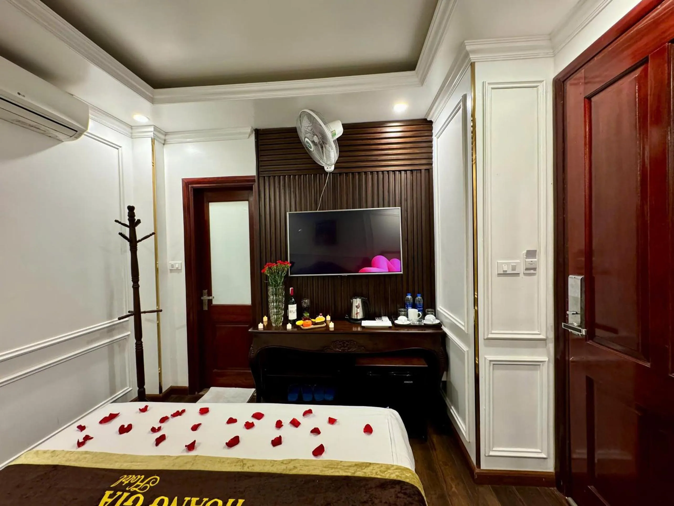 Bed in Hoàng Gia Hotel Nhân Hòa