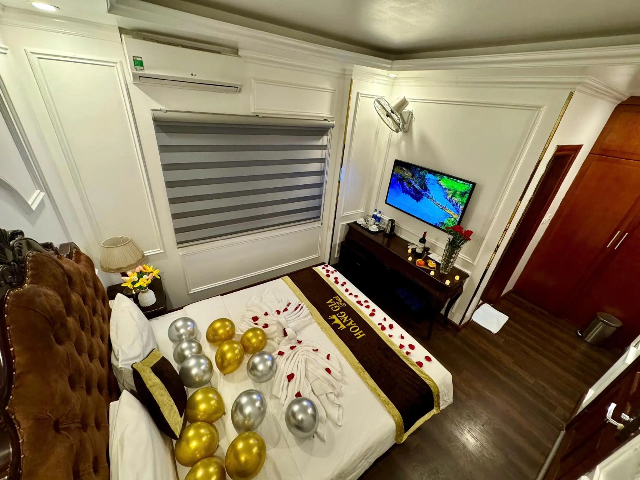 Photo of the whole room, Bed in Hoàng Gia Hotel Nhân Hòa