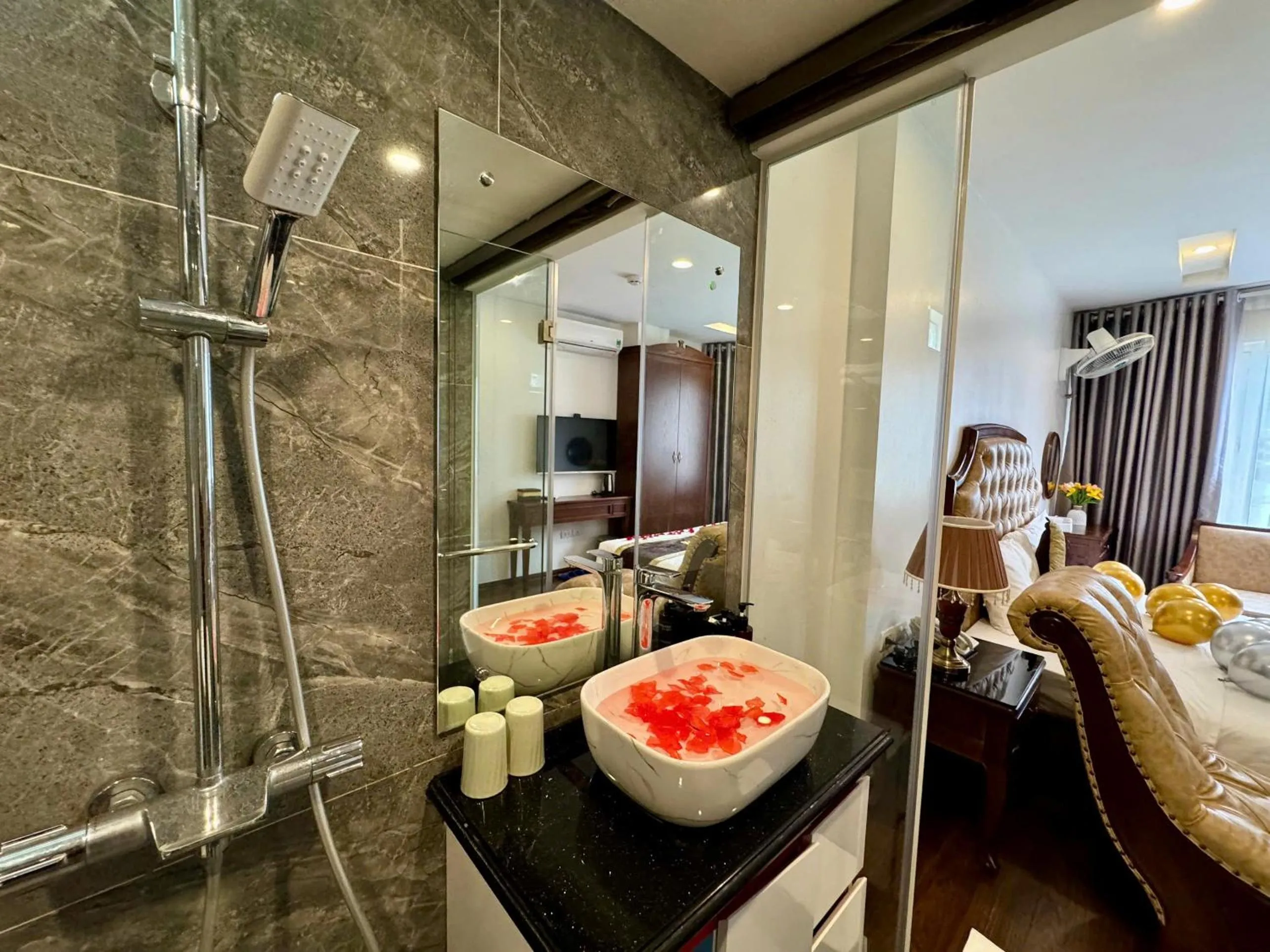 Bathroom in Hoàng Gia Hotel Nhân Hòa