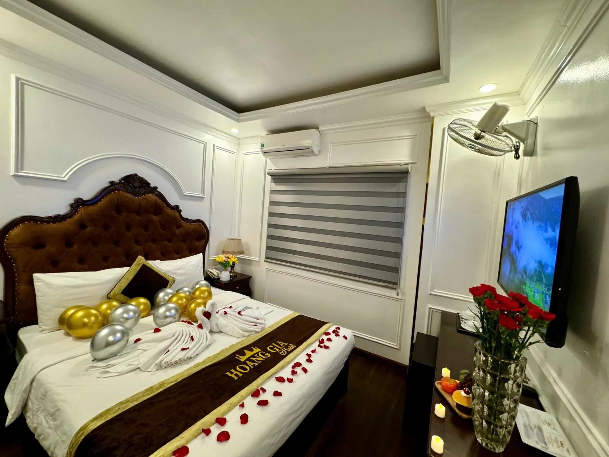 TV and multimedia, Bed in Hoàng Gia Hotel Nhân Hòa