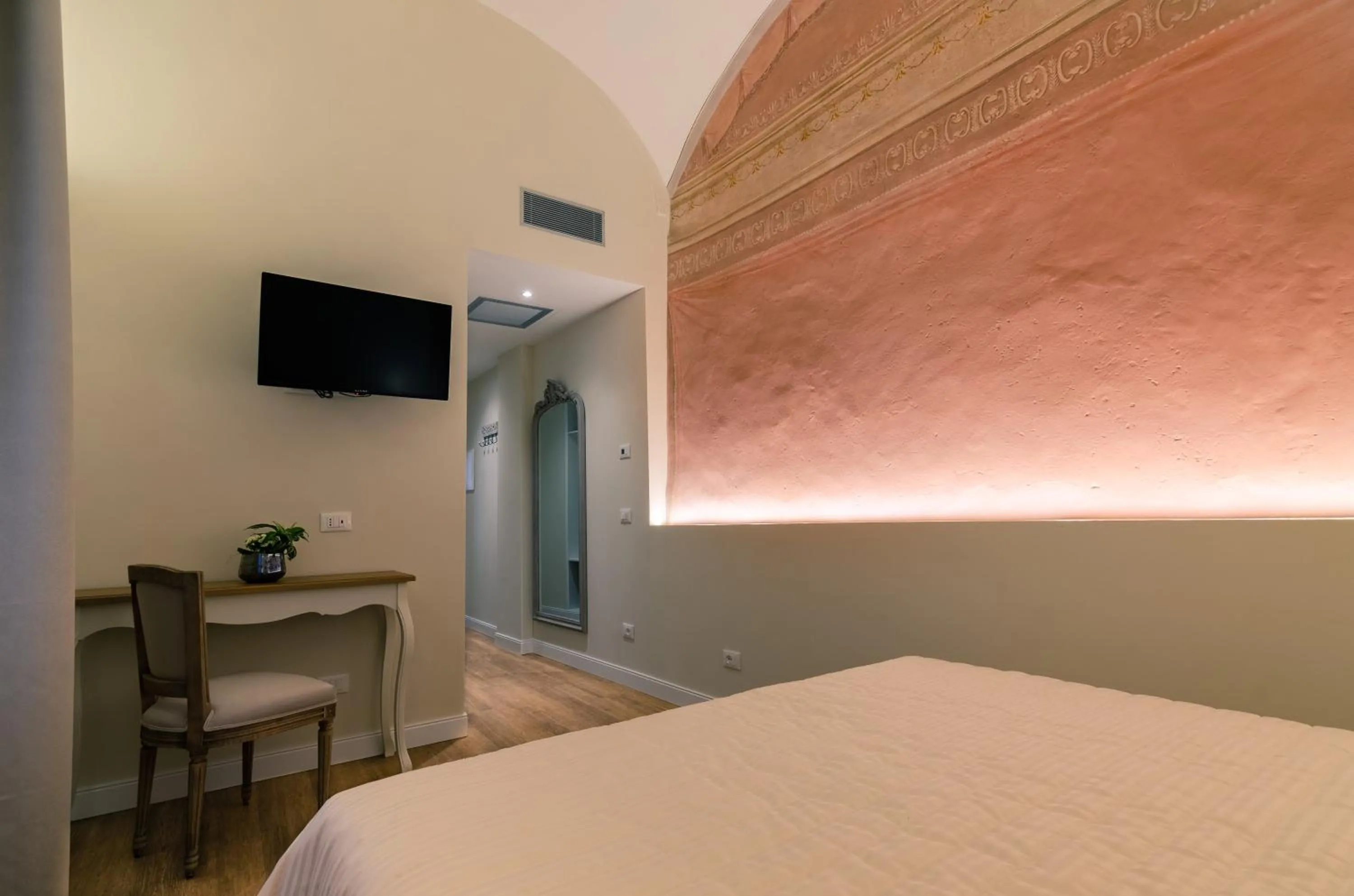 Photo of the whole room, Bed in Il giardino di Pantaneto Residenza D'Epoca