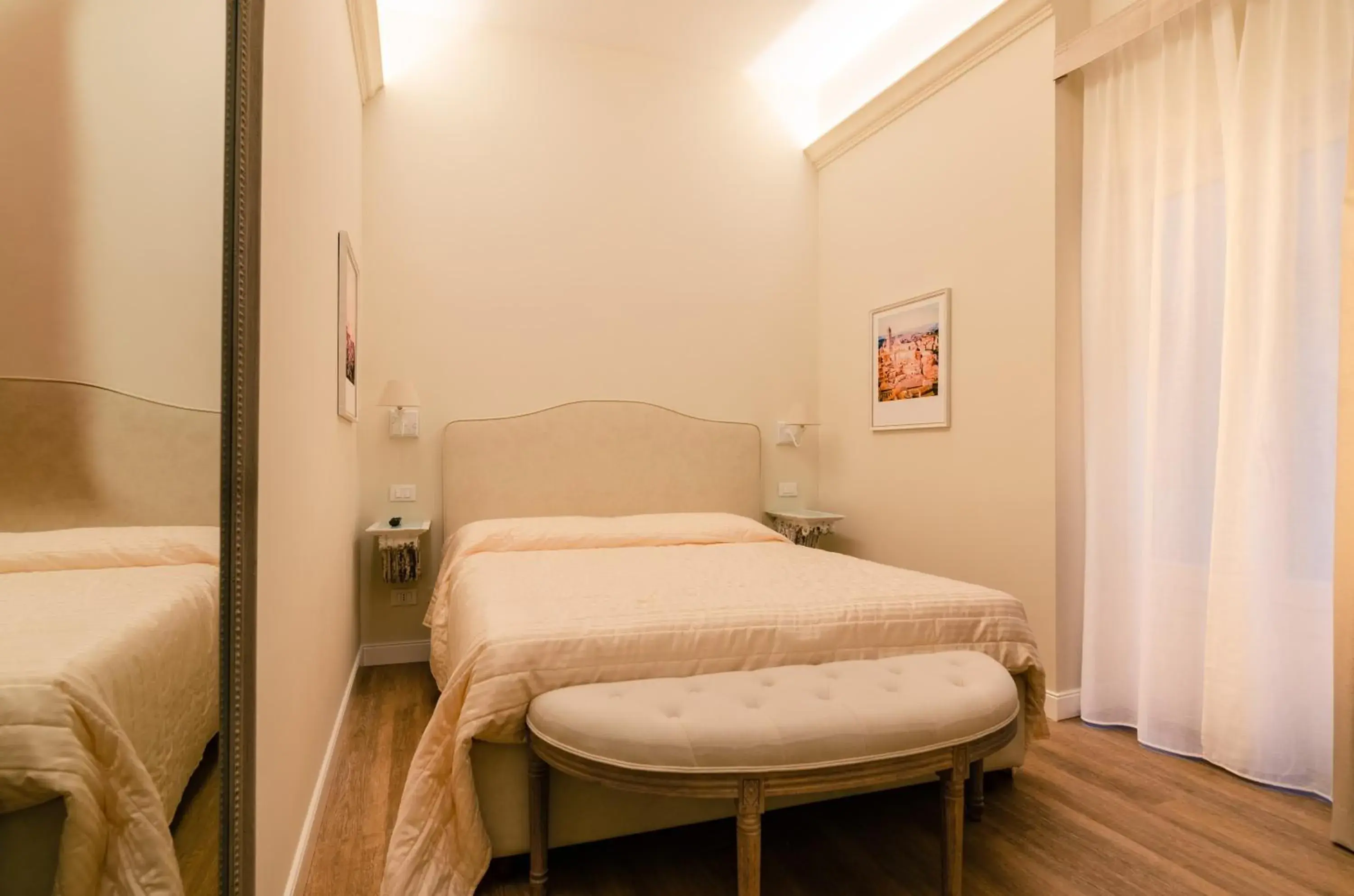 Economy Double Room - single occupancy - Inner Courtyard View in Il giardino di Pantaneto Residenza D'Epoca Economy Double Room - single occupancy - Inner Courtyard View in Il giardino di Pantaneto Residenza D'Epoca