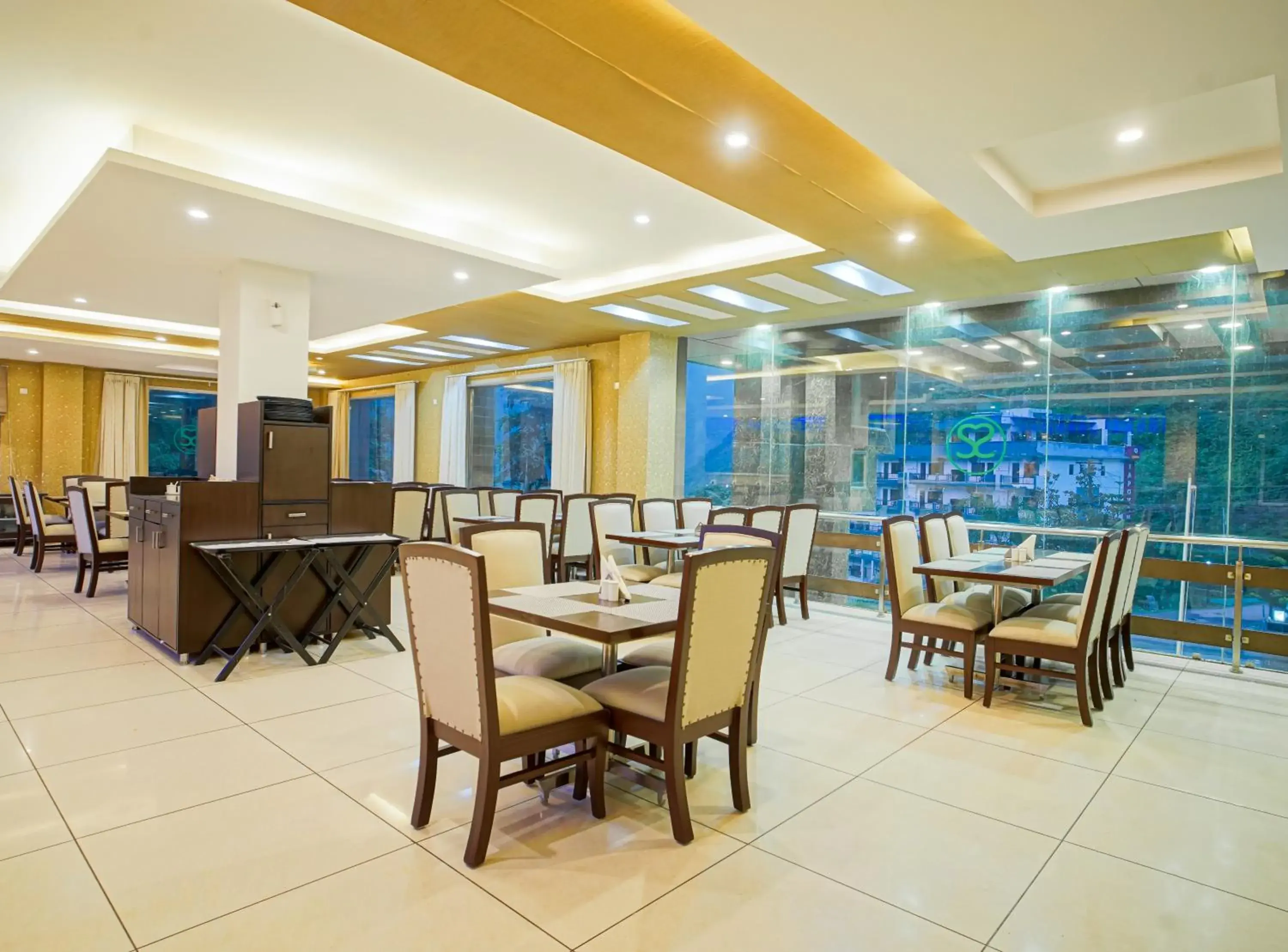 Restaurant/places to eat in The Grand Shiva Resort and Spa Restaurant/places to eat in The Grand Shiva Resort and Spa