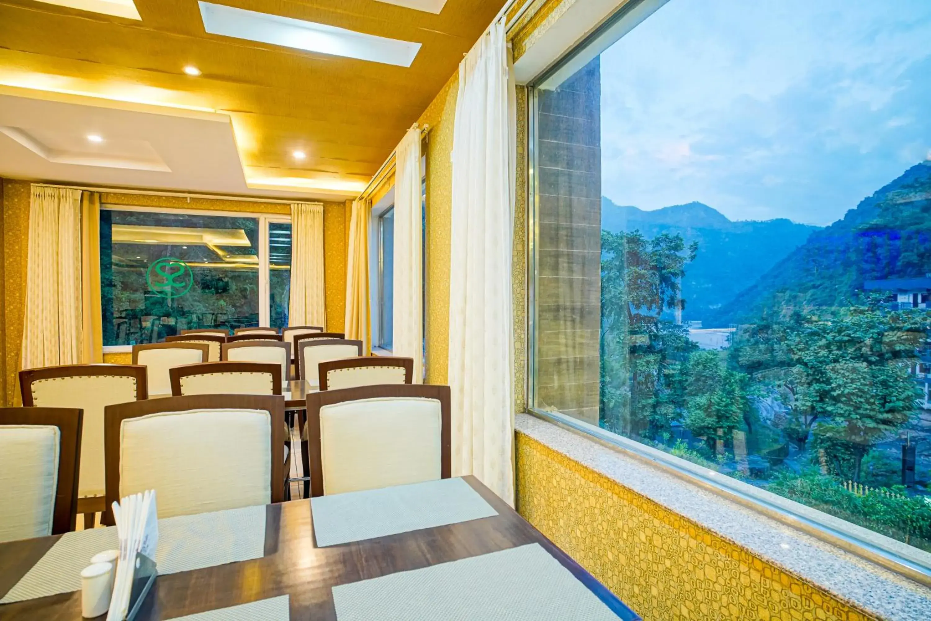 Restaurant/places to eat in The Grand Shiva Resort and Spa Restaurant/places to eat in The Grand Shiva Resort and Spa