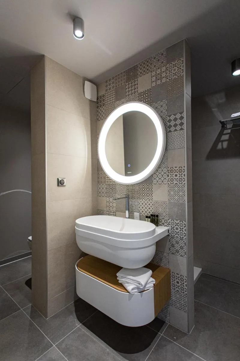 Bathroom in Hôtel L'Ouvrée