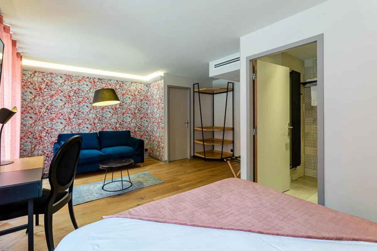 Seating area, Bed in Hôtel L'Ouvrée