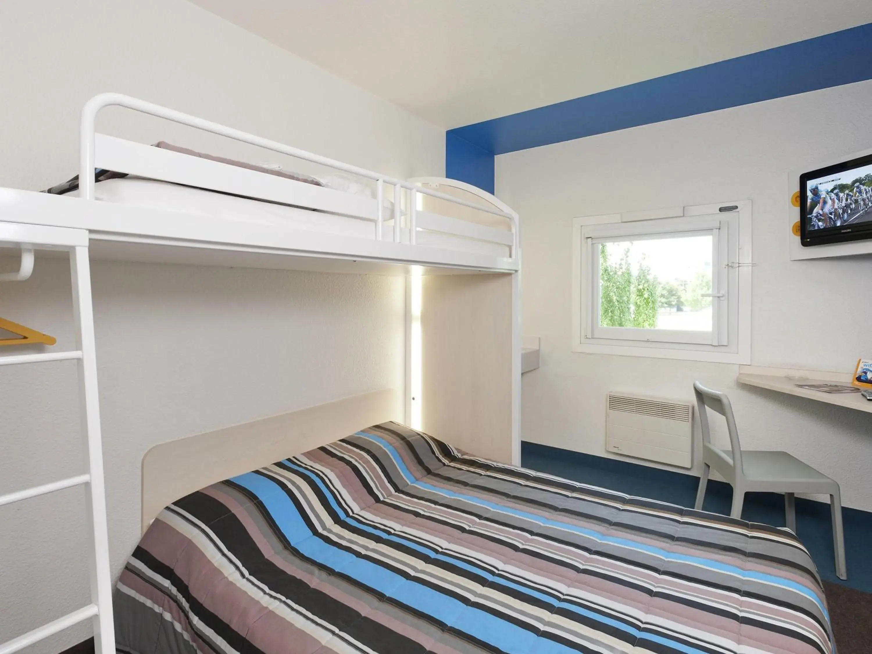 Bedroom, Bed in hotelF1 Cholet Bedroom, Bed in hotelF1 Cholet
