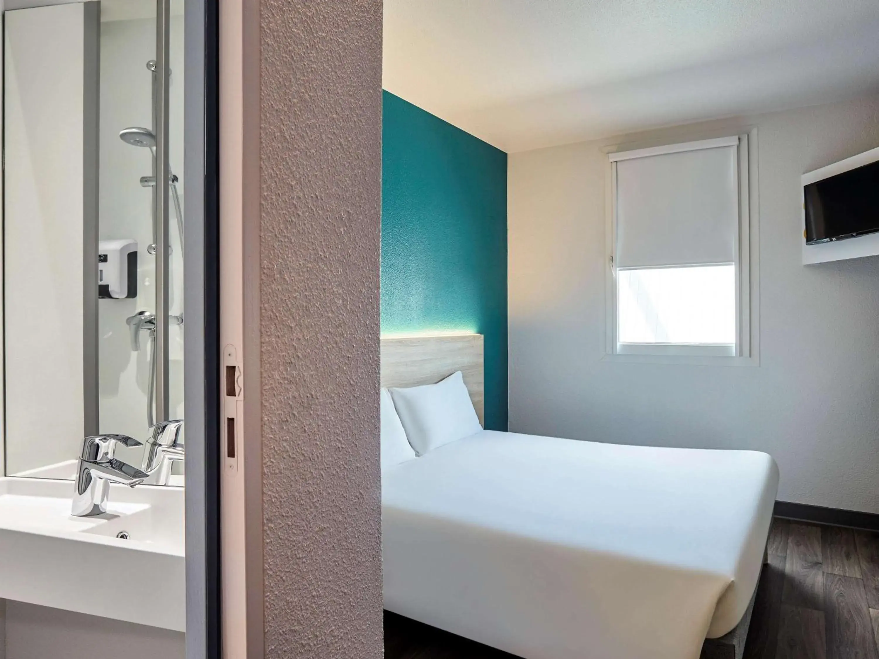 Property building, Bed in hotelF1 Cholet Property building, Bed in hotelF1 Cholet