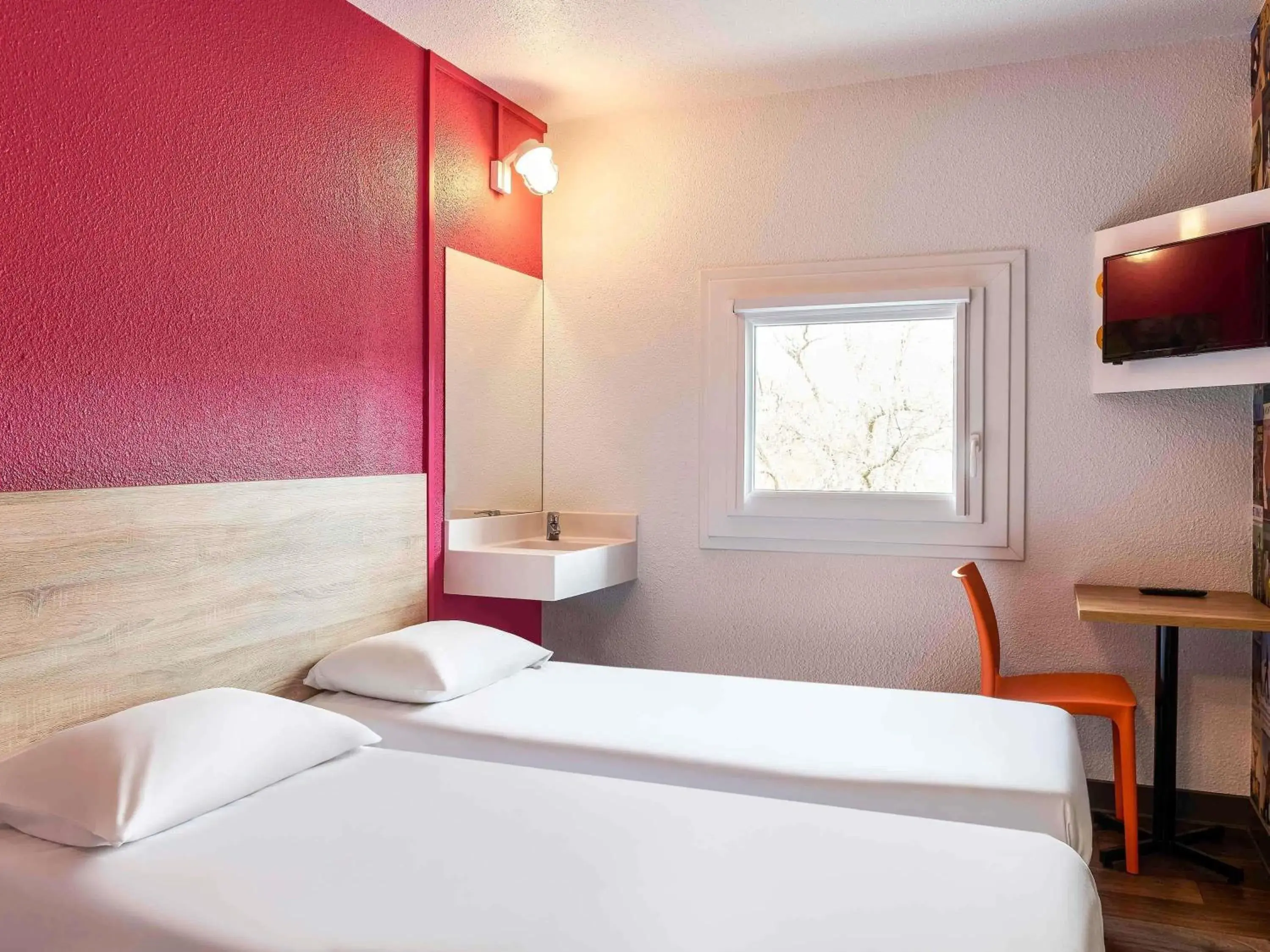 Bedroom, Bed in hotelF1 Cholet Bedroom, Bed in hotelF1 Cholet