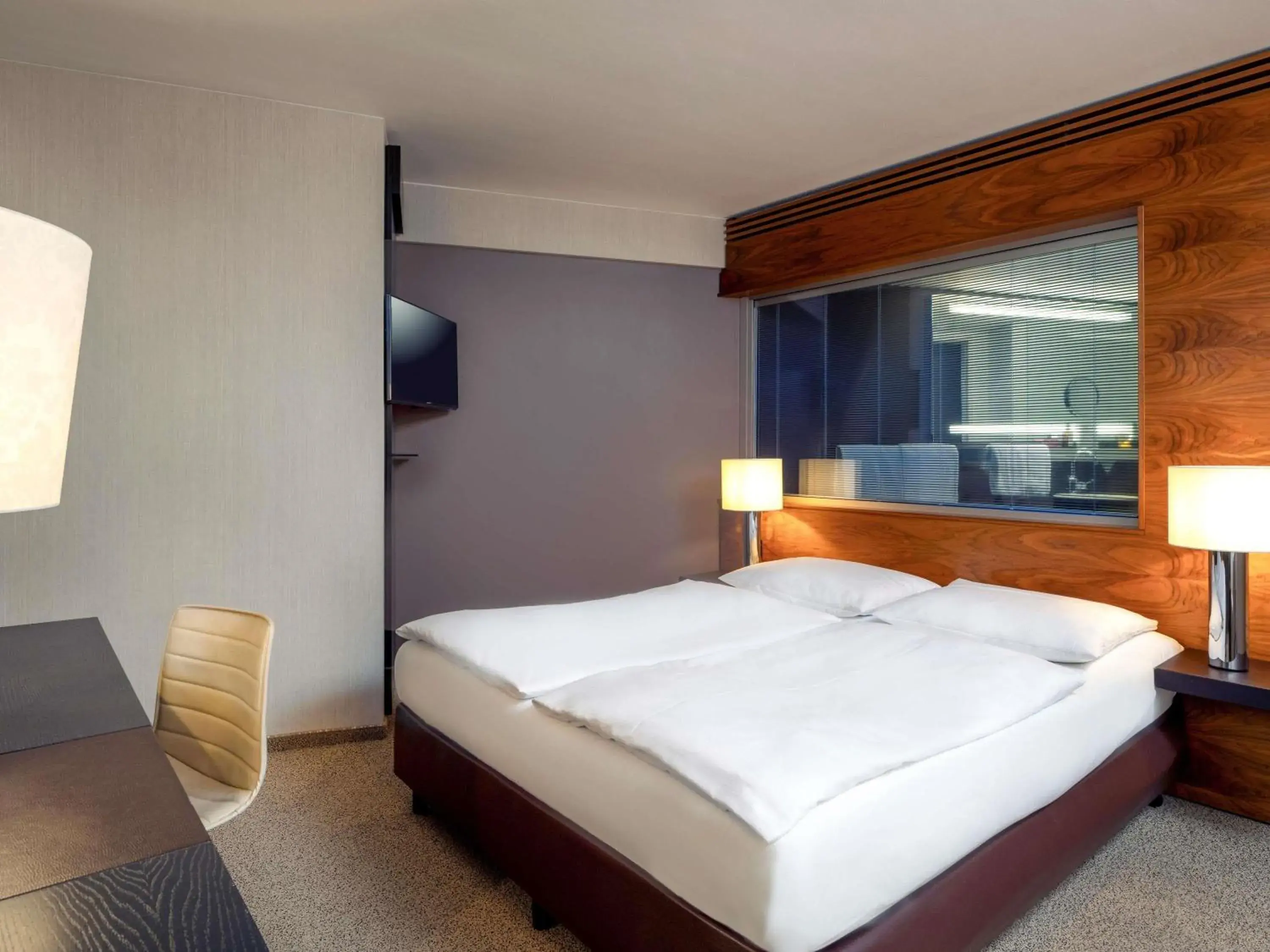 Bedroom, Bed in MÖVENPICK Hotel Hamburg City Bedroom, Bed in MÖVENPICK Hotel Hamburg City