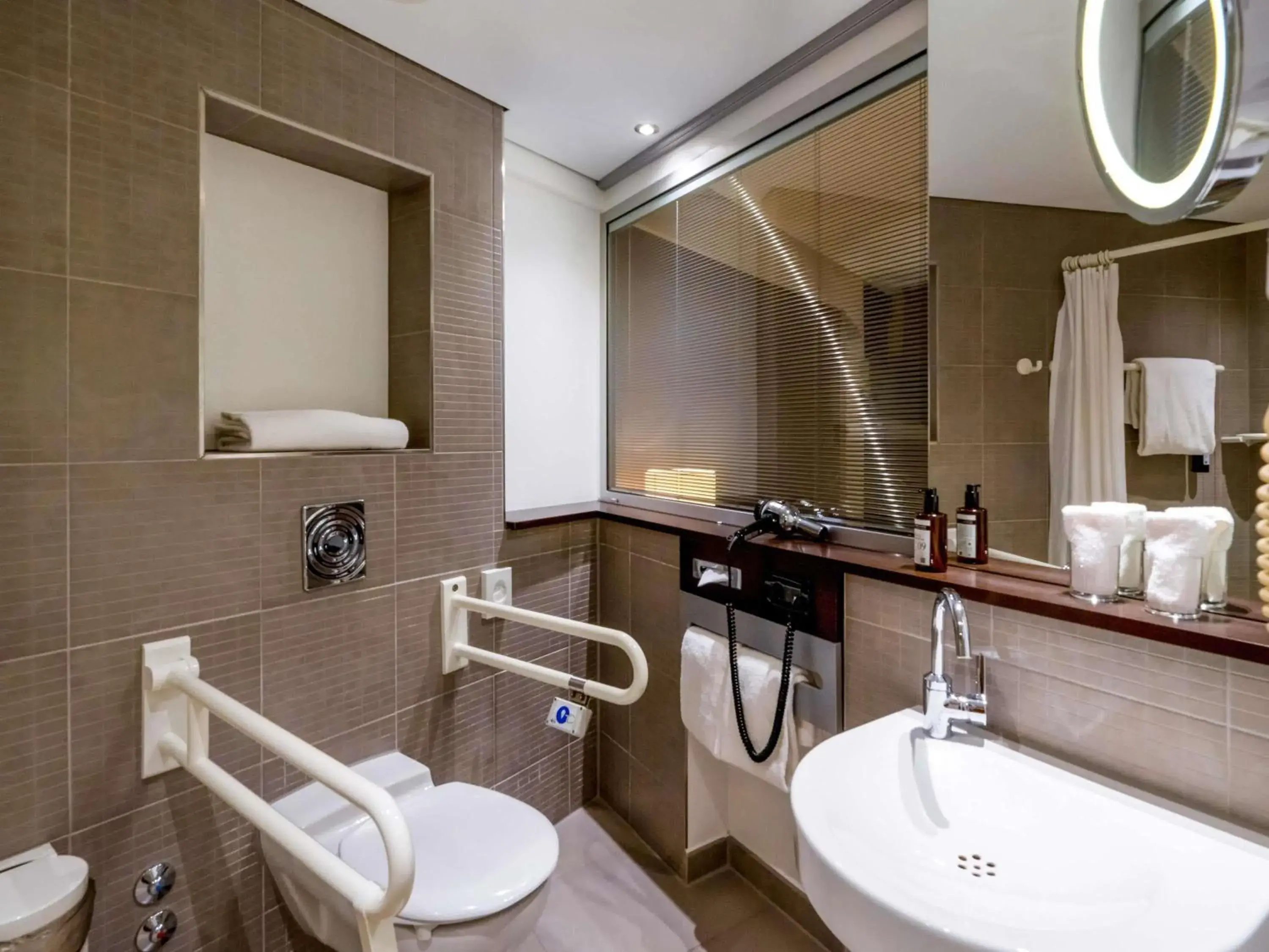 Bedroom in MÖVENPICK Hotel Hamburg City Bedroom in MÖVENPICK Hotel Hamburg City