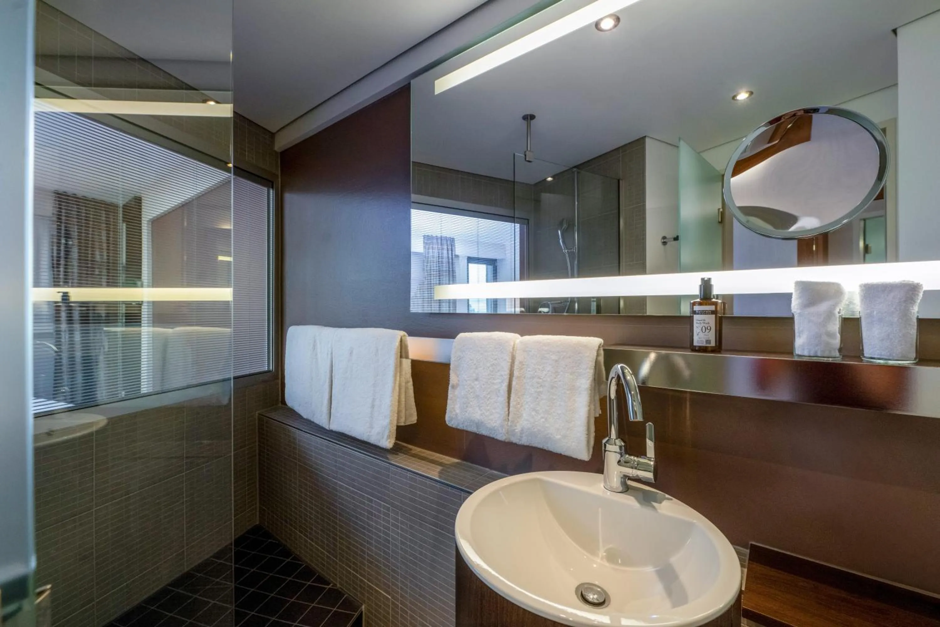 Bathroom in MÖVENPICK Hotel Hamburg City