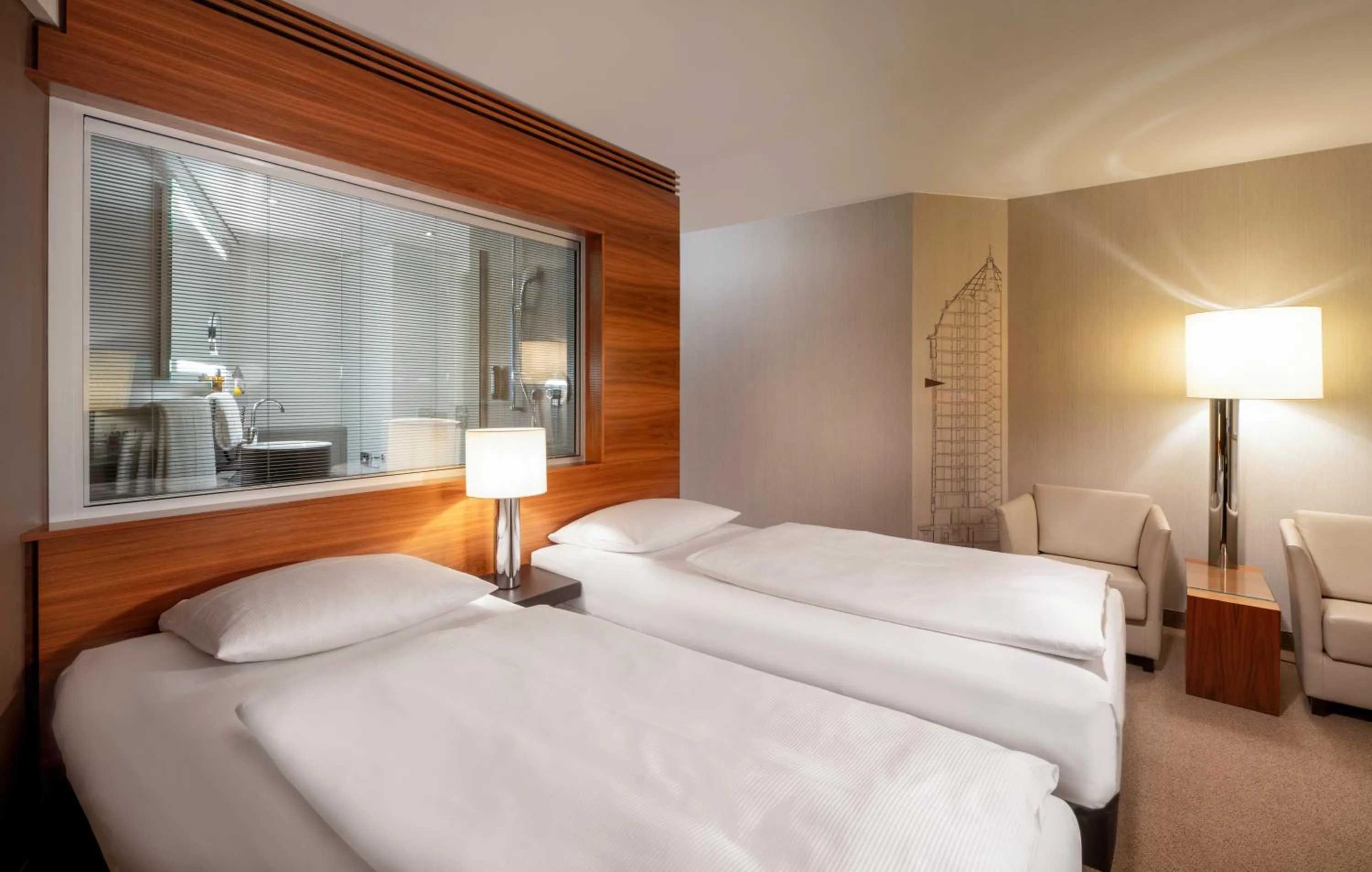 Bedroom, Bed in MÖVENPICK Hotel Hamburg City