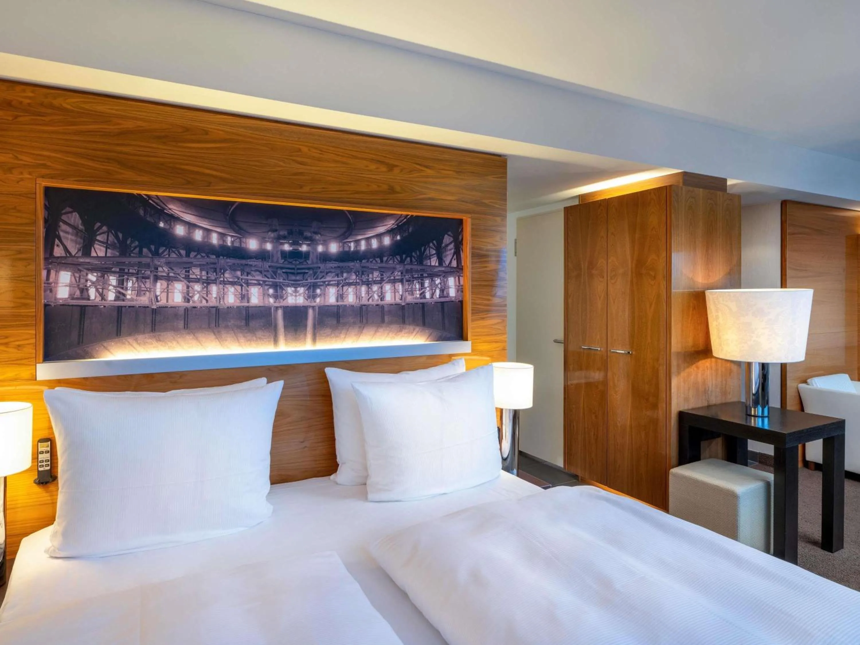 Bedroom, Bed in MÖVENPICK Hotel Hamburg City