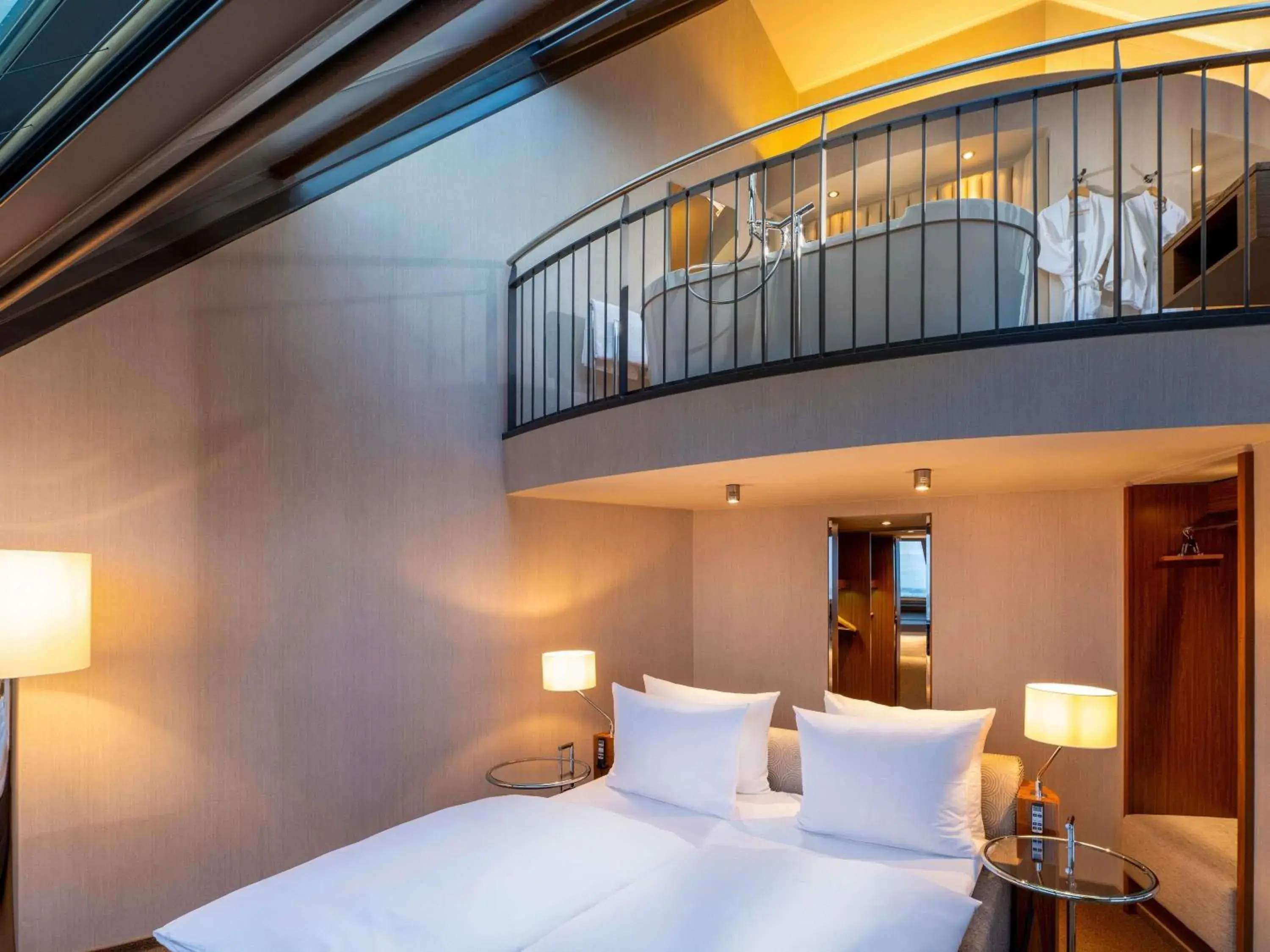 Bedroom, Bed in MÖVENPICK Hotel Hamburg City Bedroom, Bed in MÖVENPICK Hotel Hamburg City