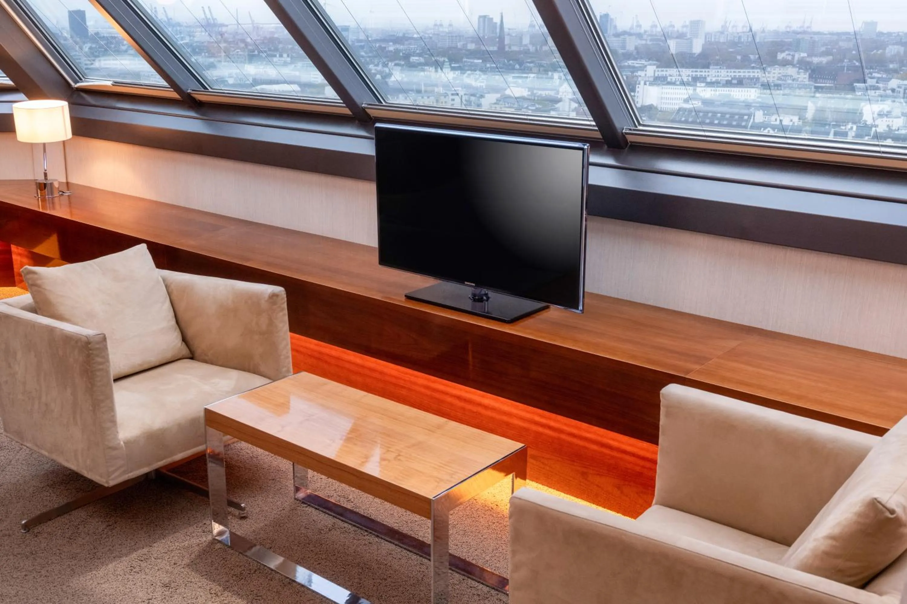 TV and multimedia in MÖVENPICK Hotel Hamburg City