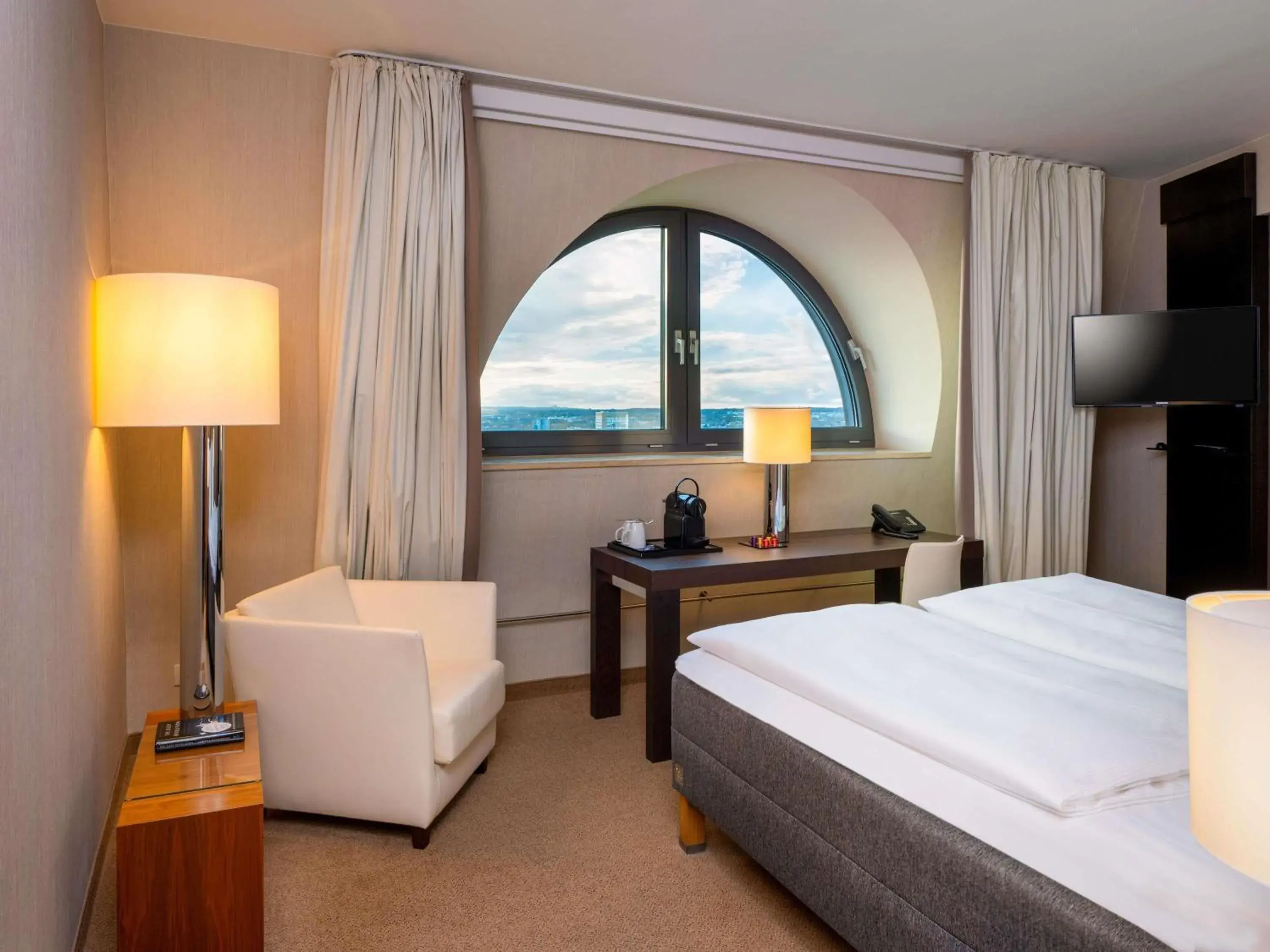 Bedroom, Bed in MÖVENPICK Hotel Hamburg City Bedroom, Bed in MÖVENPICK Hotel Hamburg City