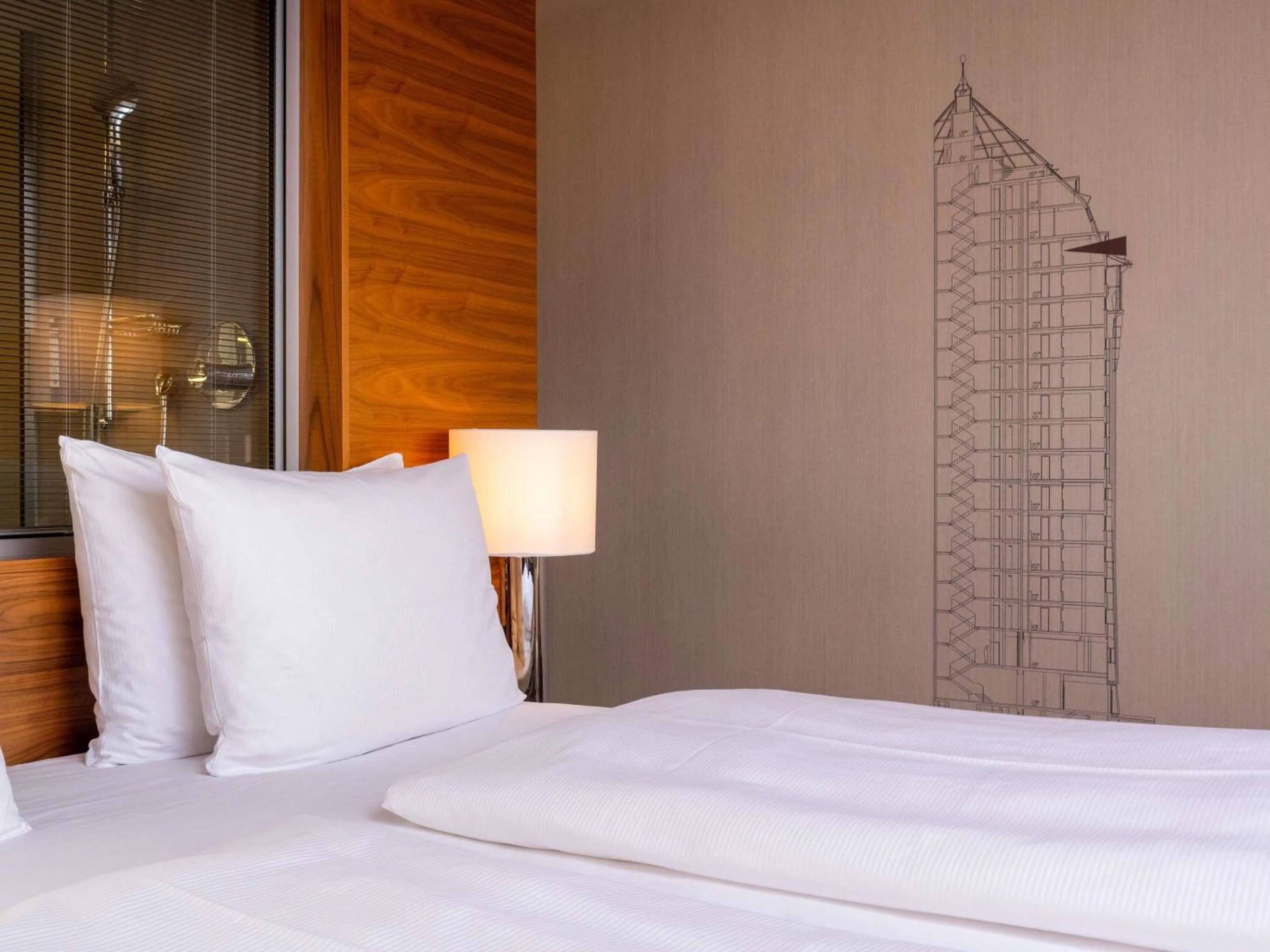 Bedroom, Bed in MÖVENPICK Hotel Hamburg City