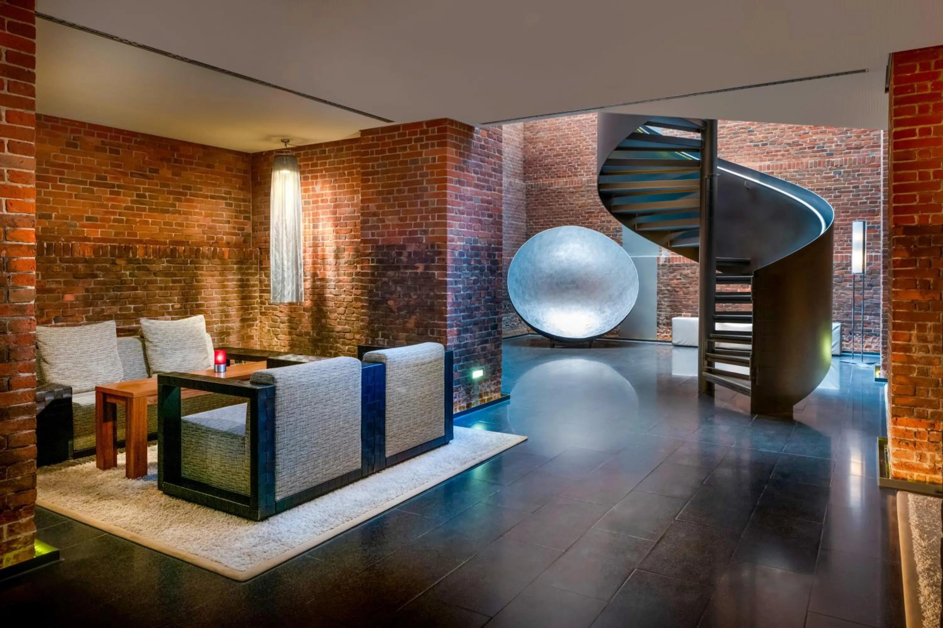 Seating area in MÖVENPICK Hotel Hamburg City