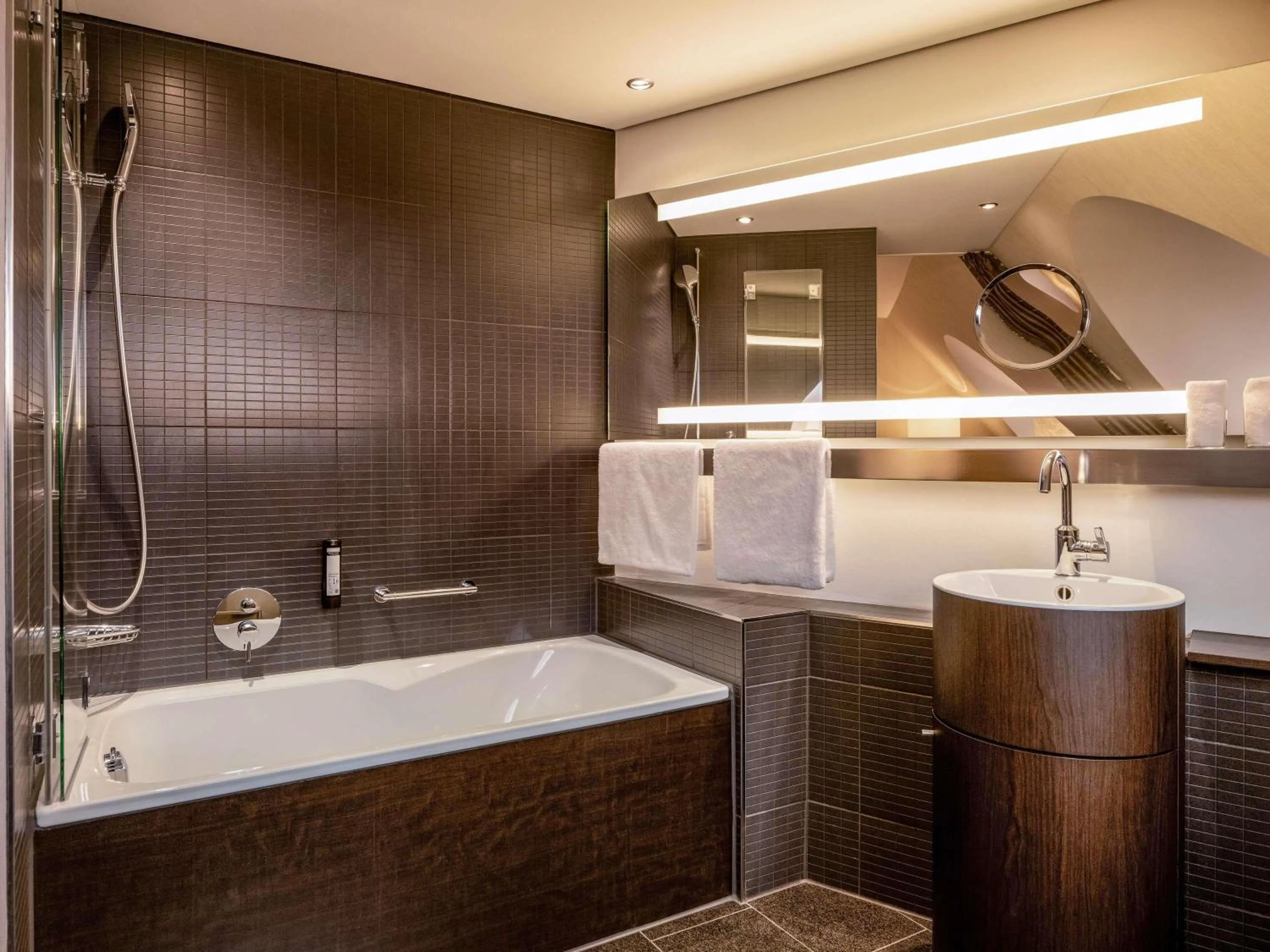 Bedroom in MÖVENPICK Hotel Hamburg City