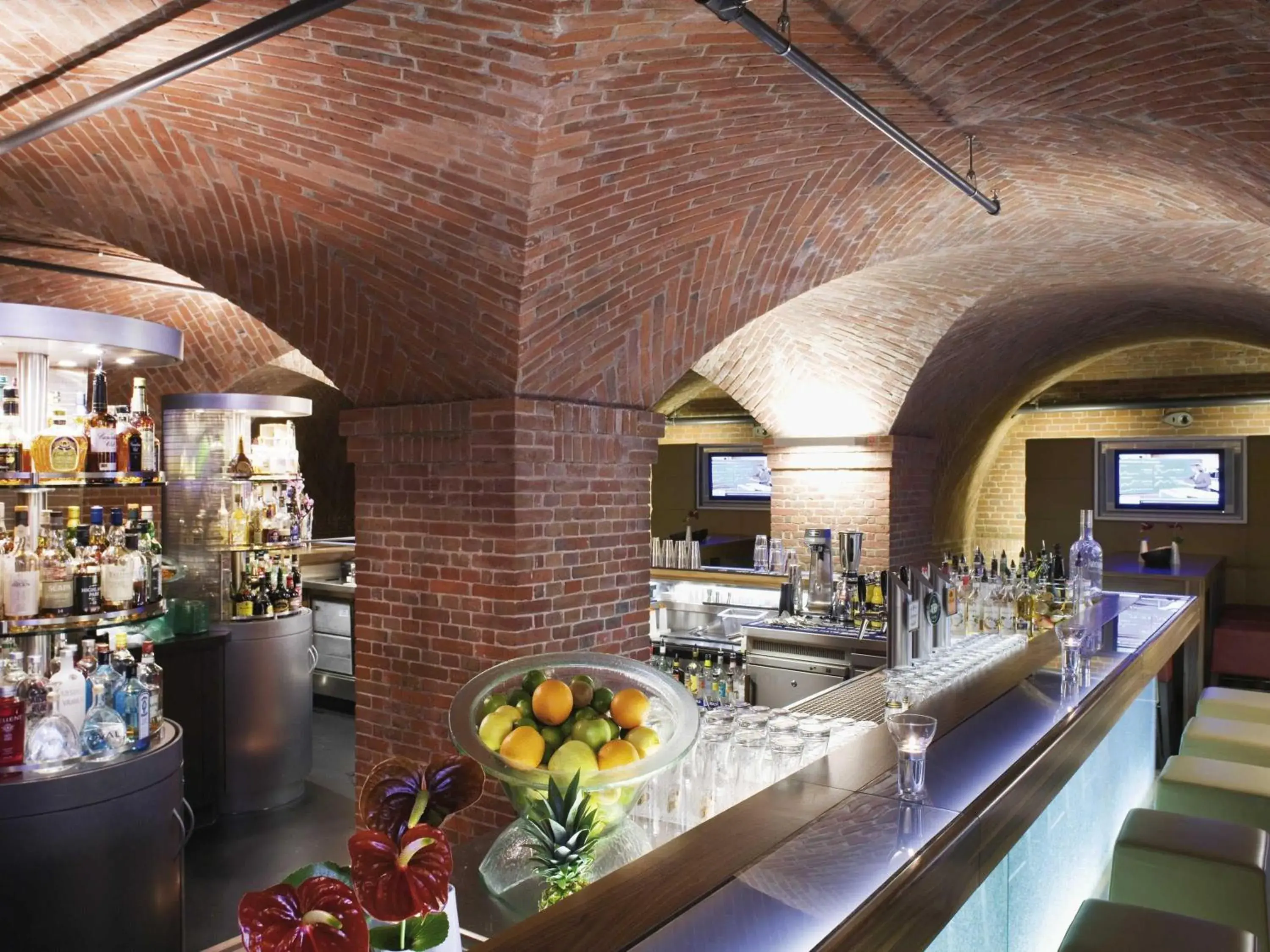 Lounge or bar in MÖVENPICK Hotel Hamburg City Lounge or bar in MÖVENPICK Hotel Hamburg City