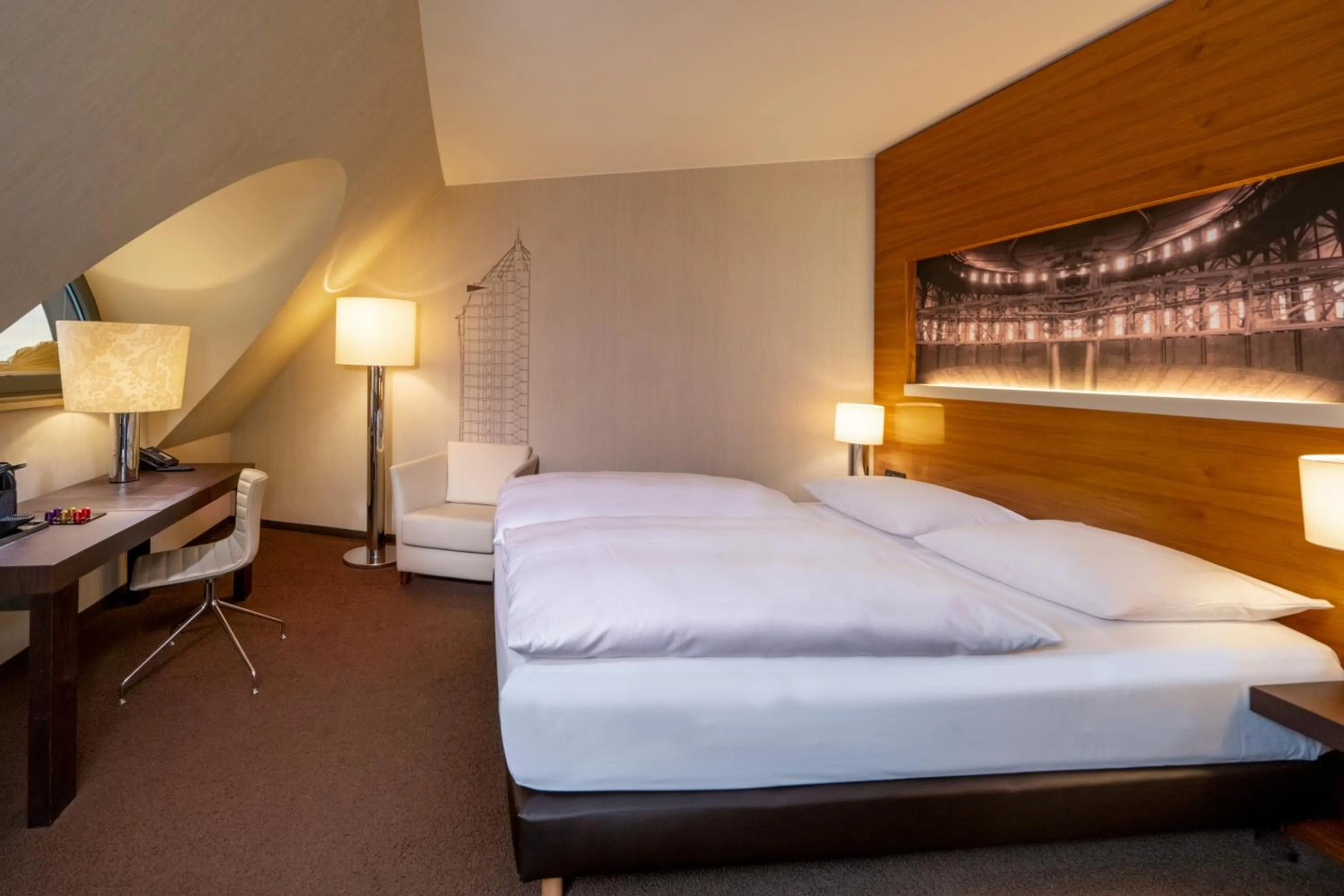 Bedroom, Bed in MÖVENPICK Hotel Hamburg City