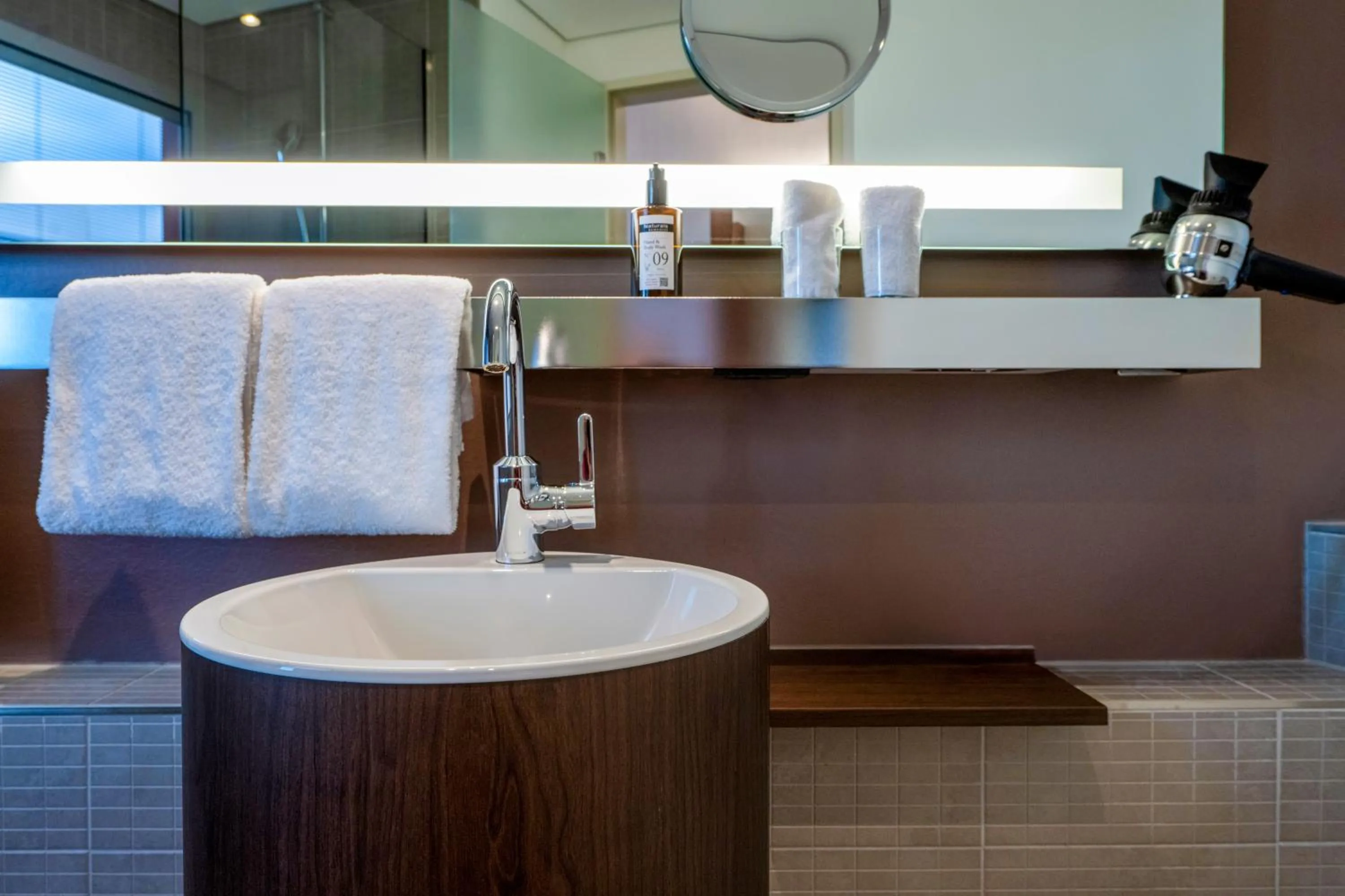 Bathroom in MÖVENPICK Hotel Hamburg City