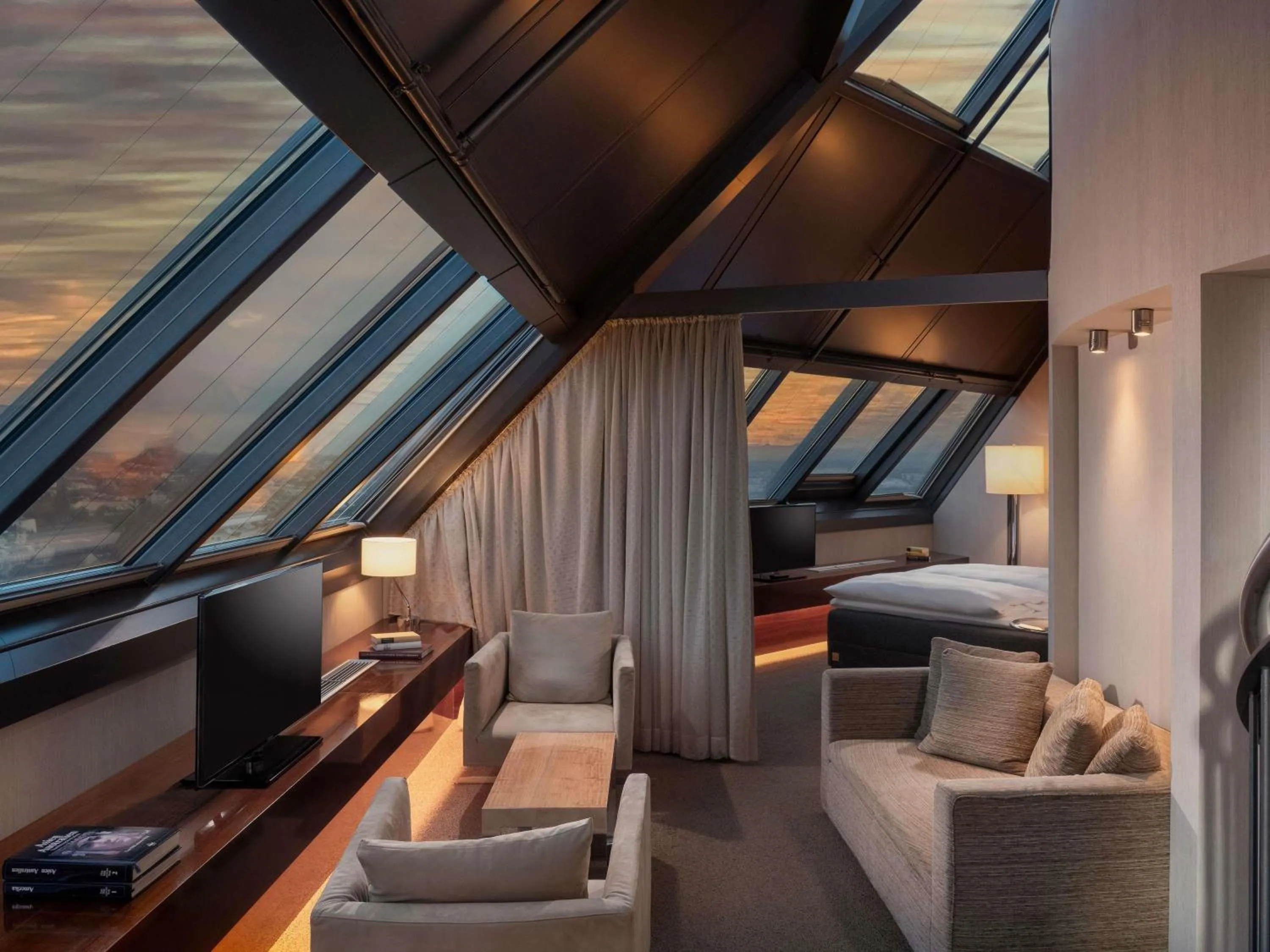 Bedroom, Bed in MÖVENPICK Hotel Hamburg City