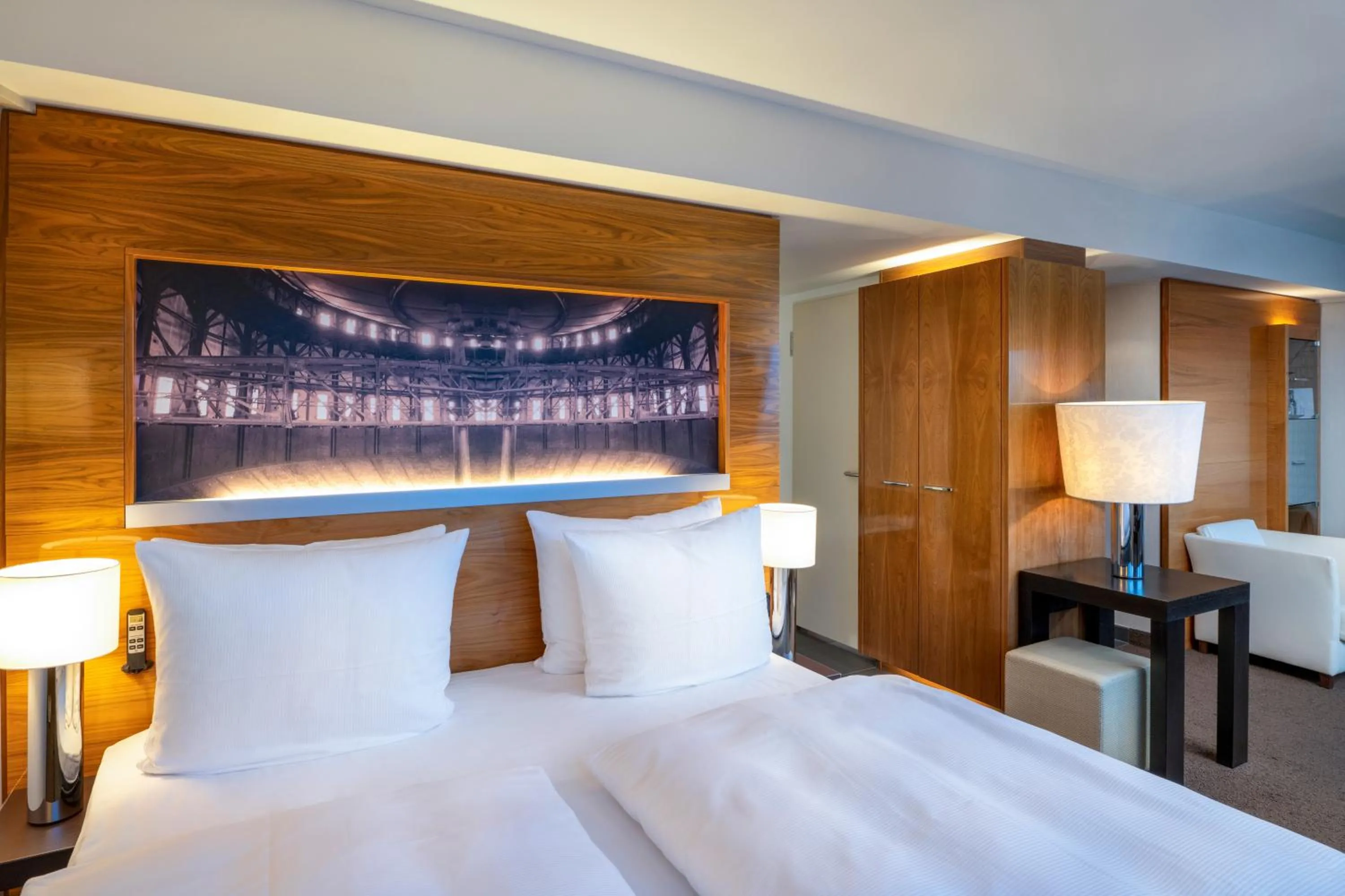 Bedroom, Bed in MÖVENPICK Hotel Hamburg City