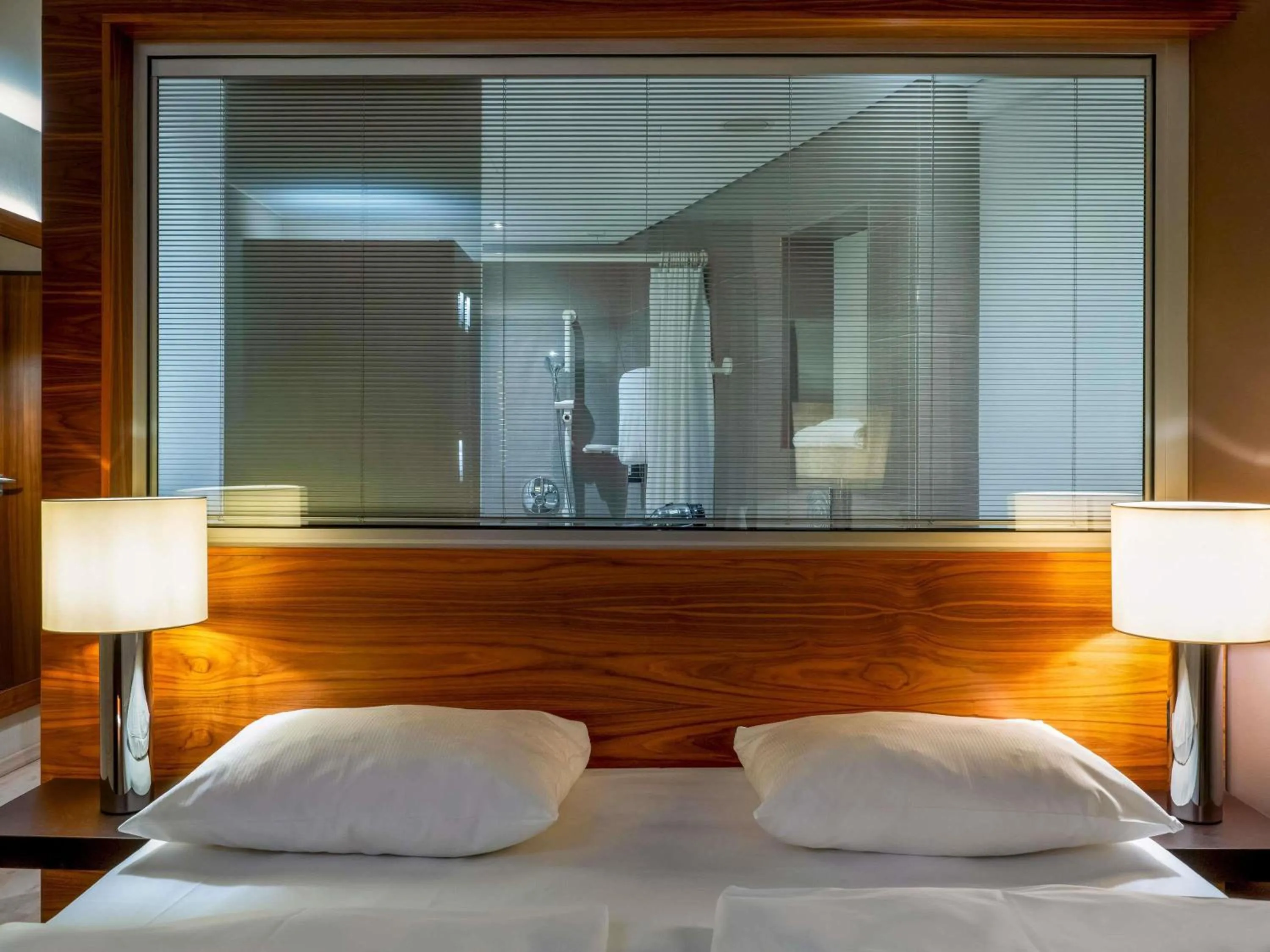 Bedroom, Bed in MÖVENPICK Hotel Hamburg City