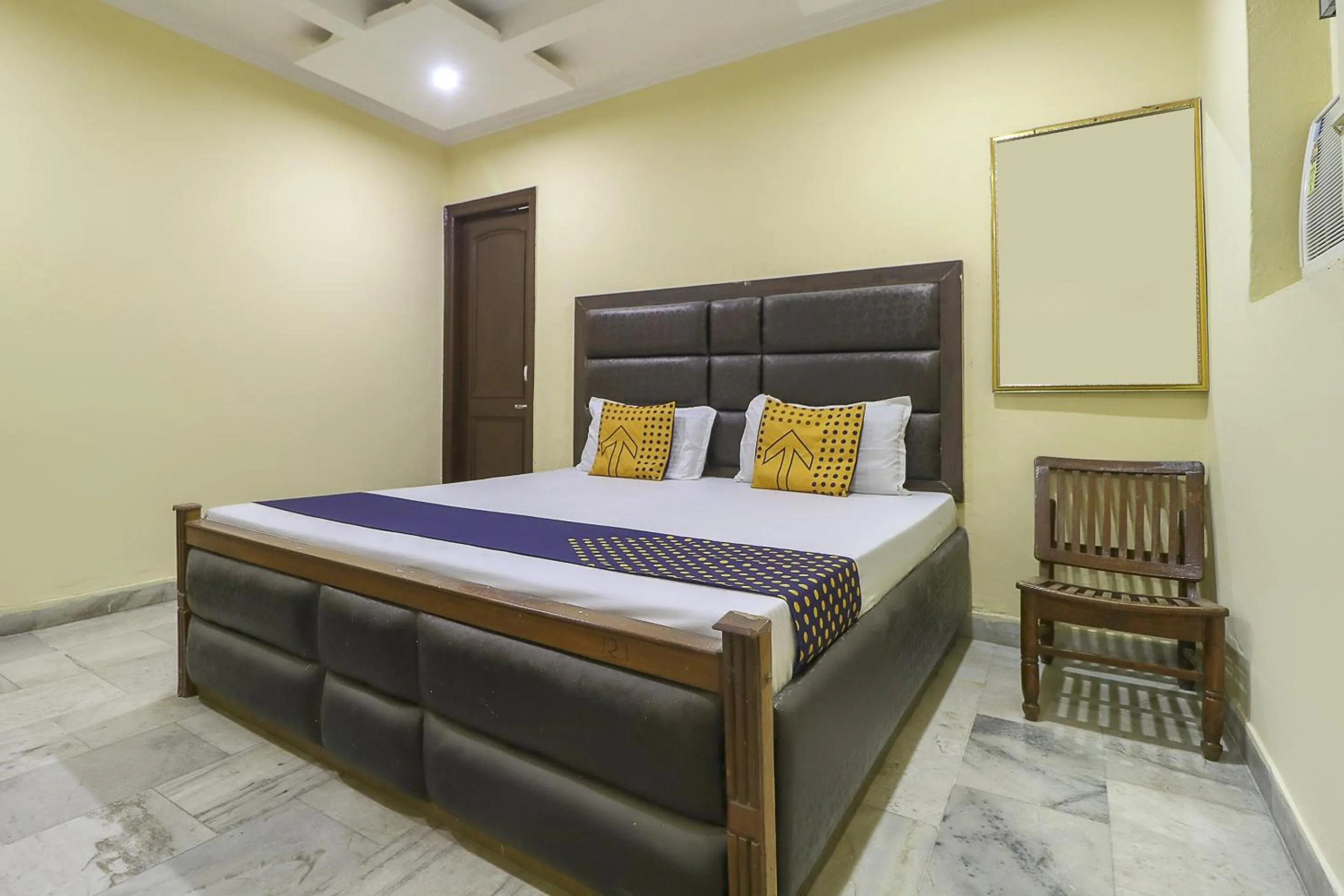 Facade/entrance, Bed in Hotel Star Inn