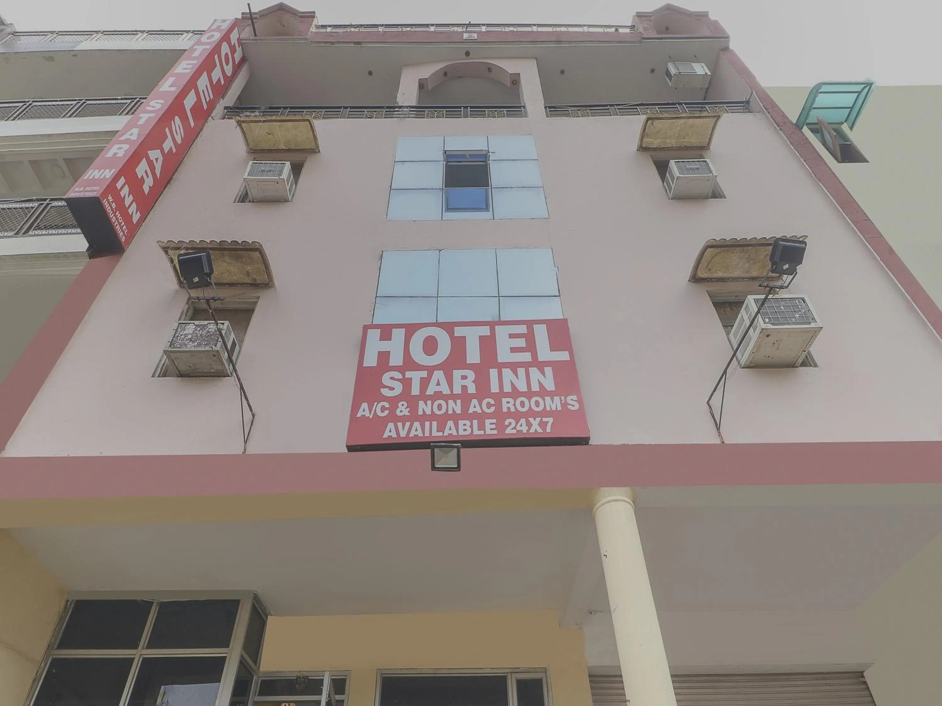 Facade/entrance in Hotel Star Inn