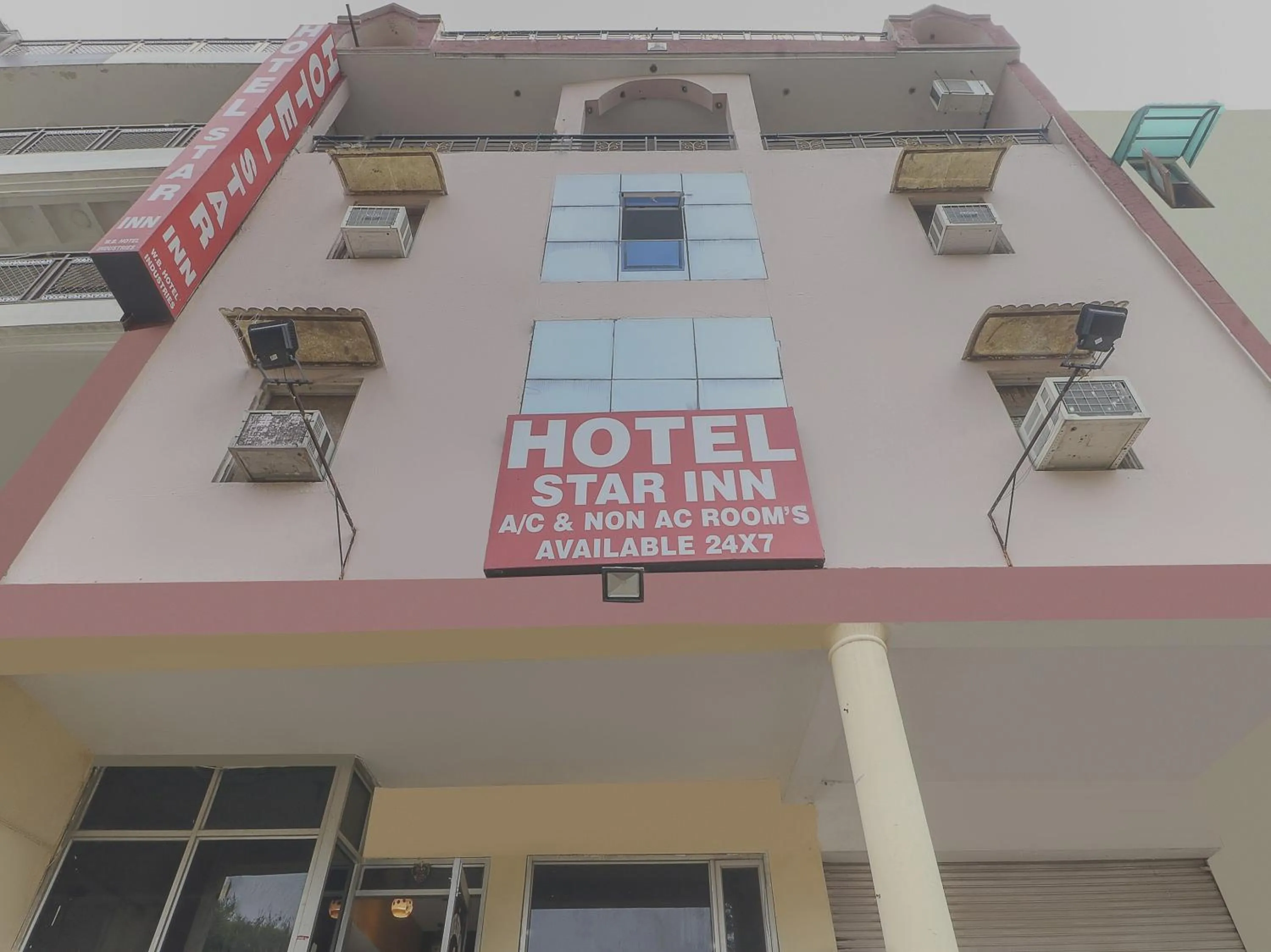 Facade/entrance in Hotel Star Inn