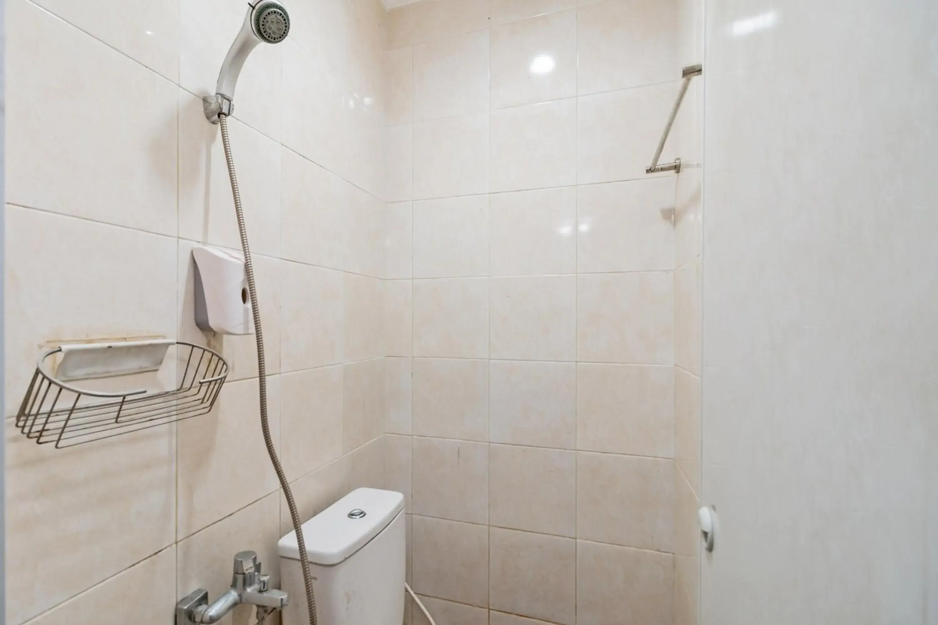 Urbanview Hotel Minongga Pondok Labu by RedDoorz Urbanview Hotel Minongga Pondok Labu by RedDoorz