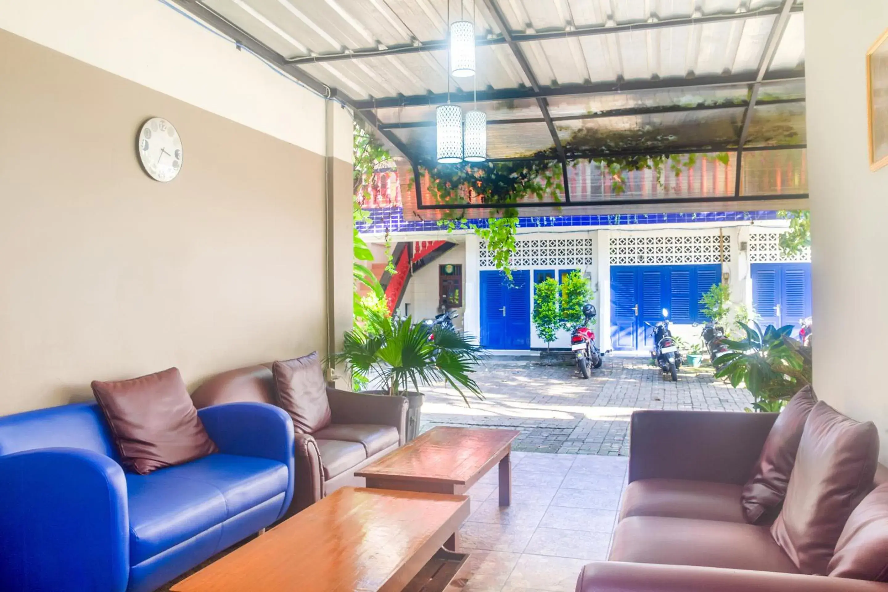 Lobby or reception in Urbanview Hotel Minongga Pondok Labu by RedDoorz Lobby or reception in Urbanview Hotel Minongga Pondok Labu by RedDoorz