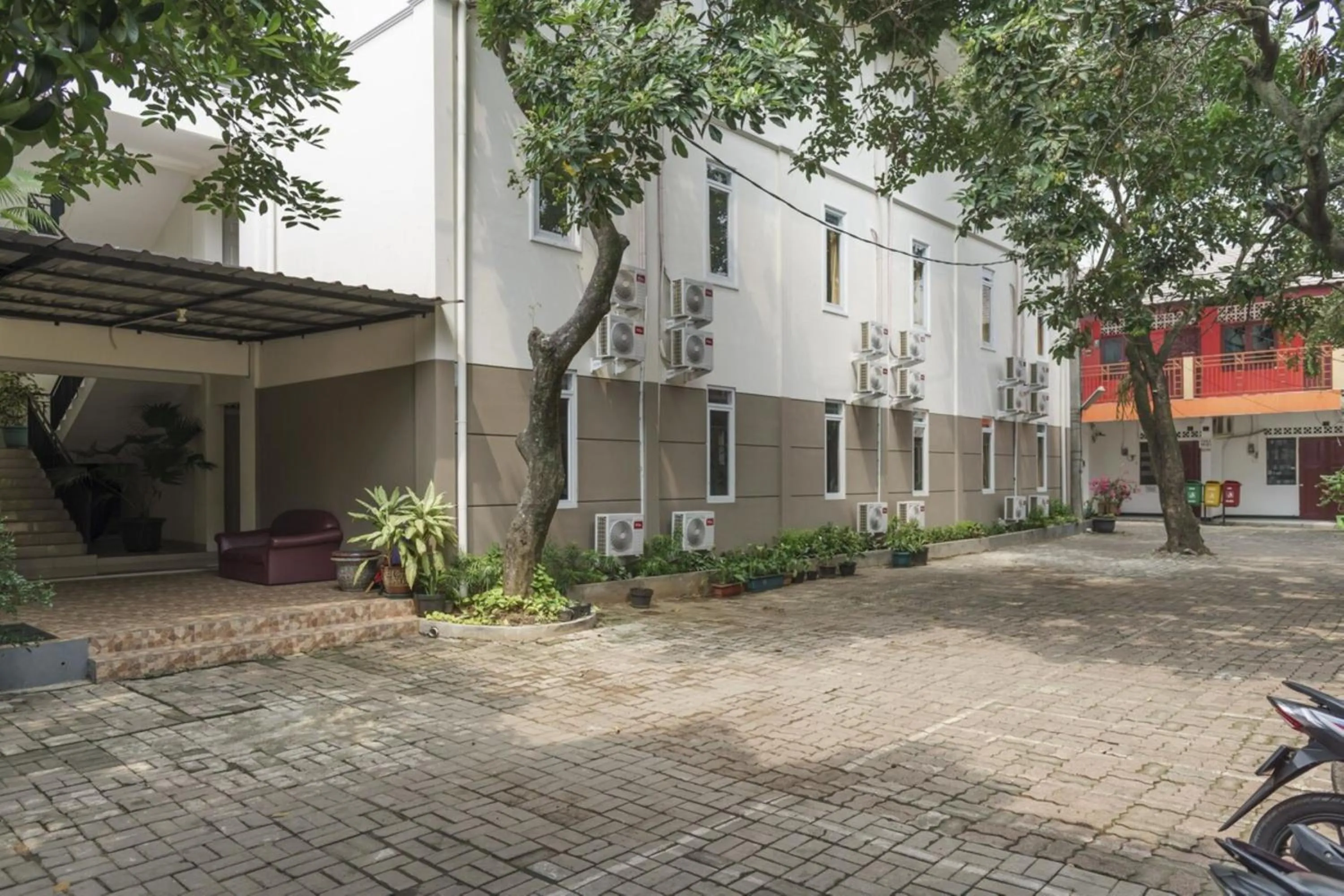 Urbanview Hotel Minongga Pondok Labu by RedDoorz