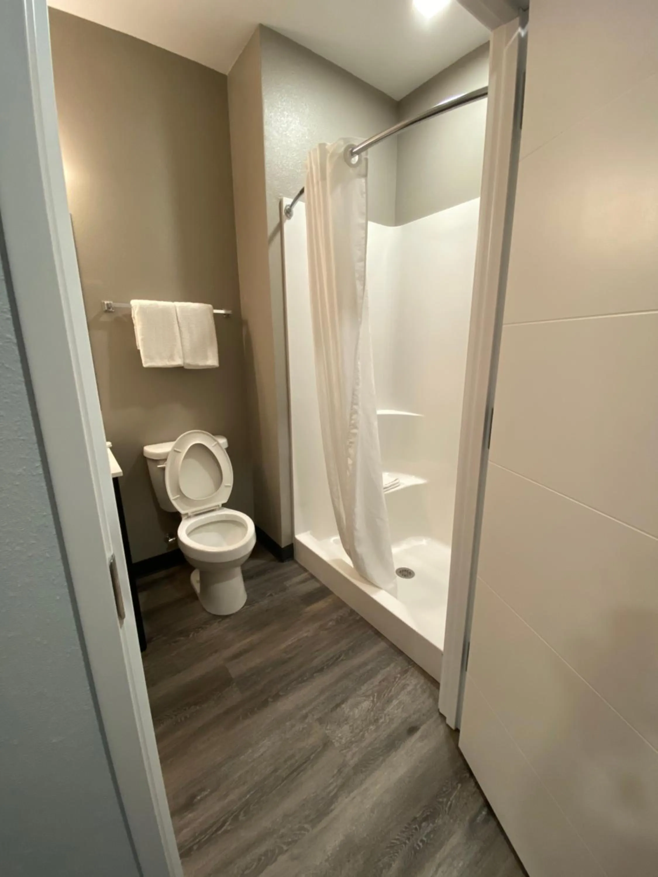 Shower in Motel 6 North Platte, NE - East